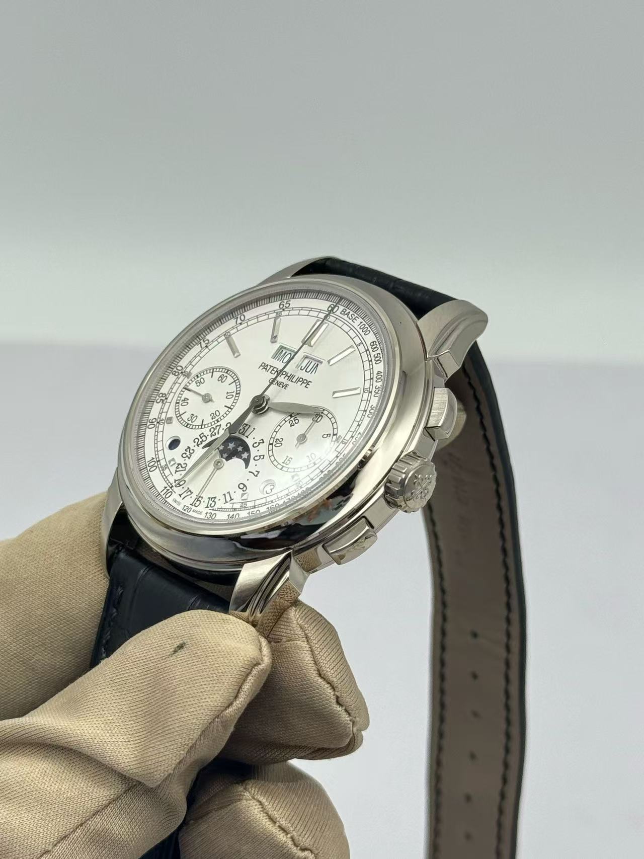 Patek Philippe 5270G-018 detail 2