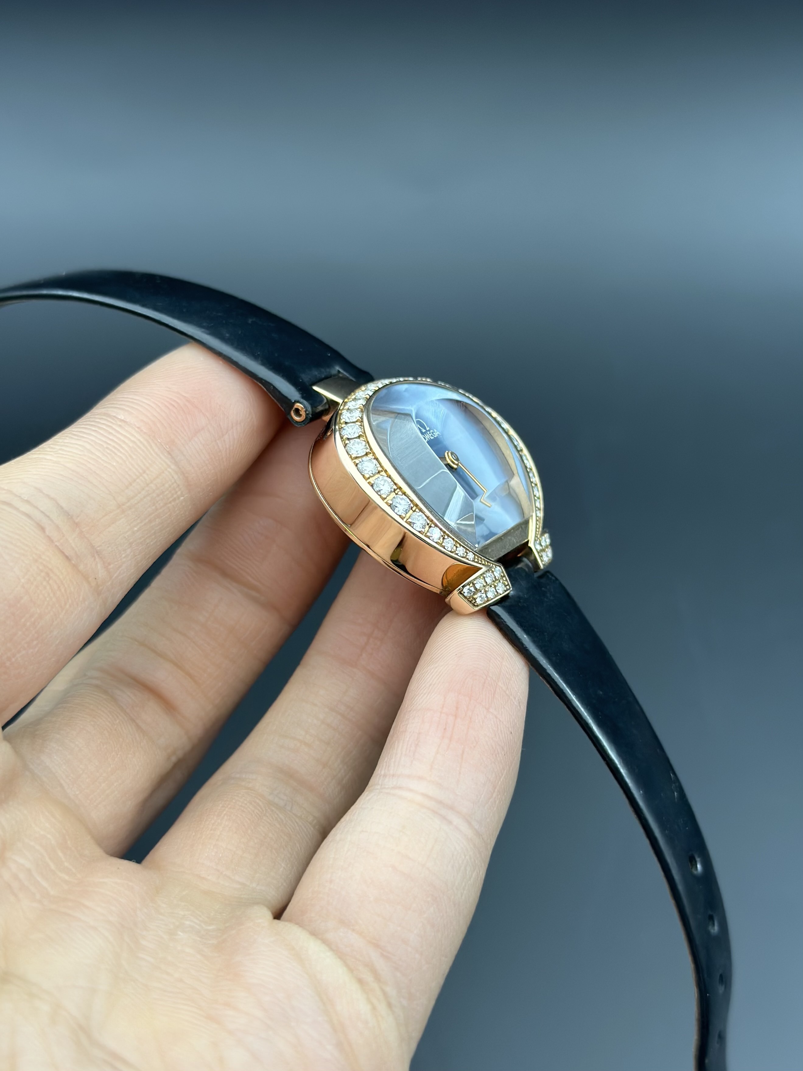 Omega 5885.72.51 detail 4
