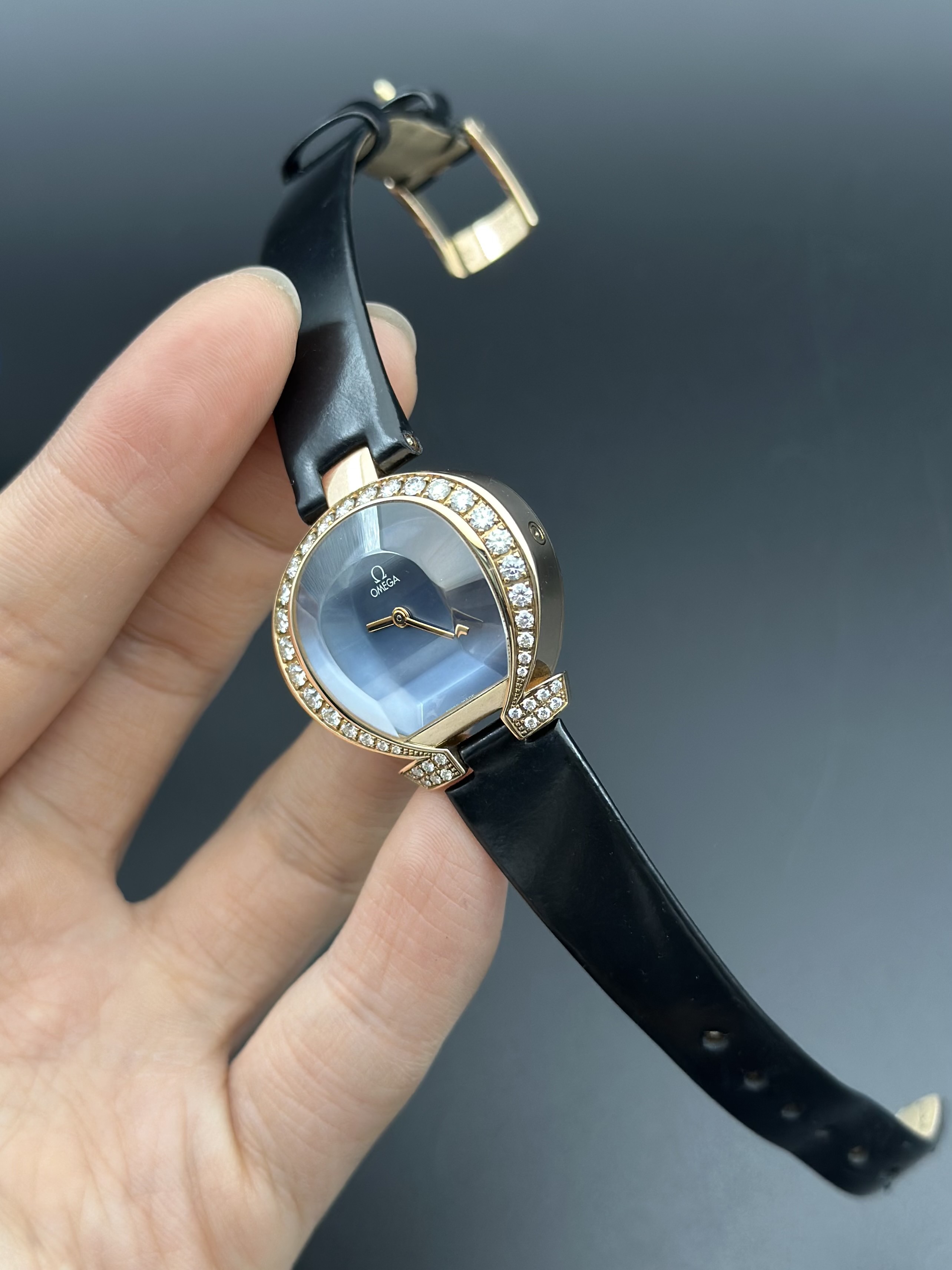 Omega 5885.72.51 detail 3