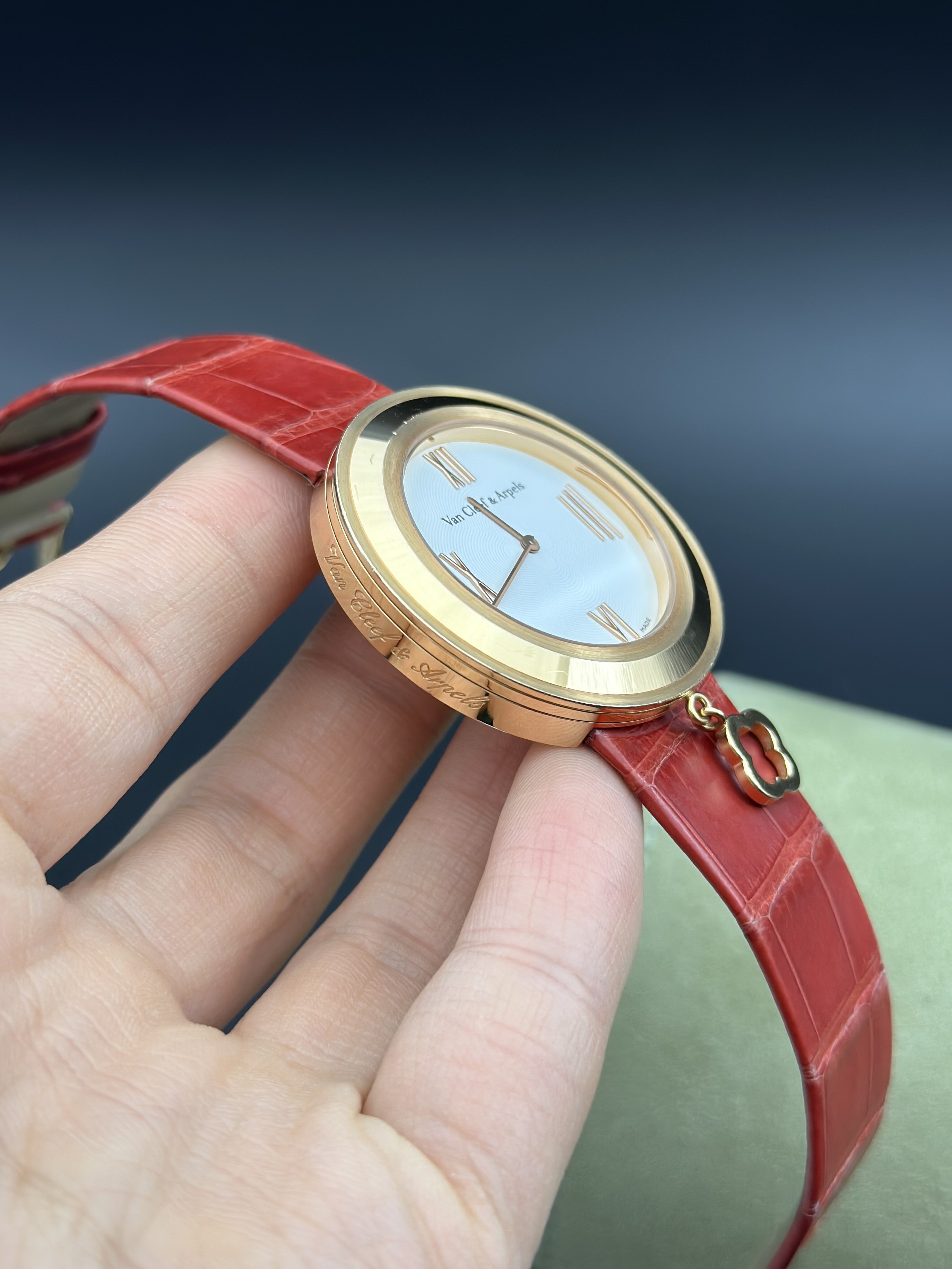 Van Cleef & Arpels VCARO4HU00 detail 2