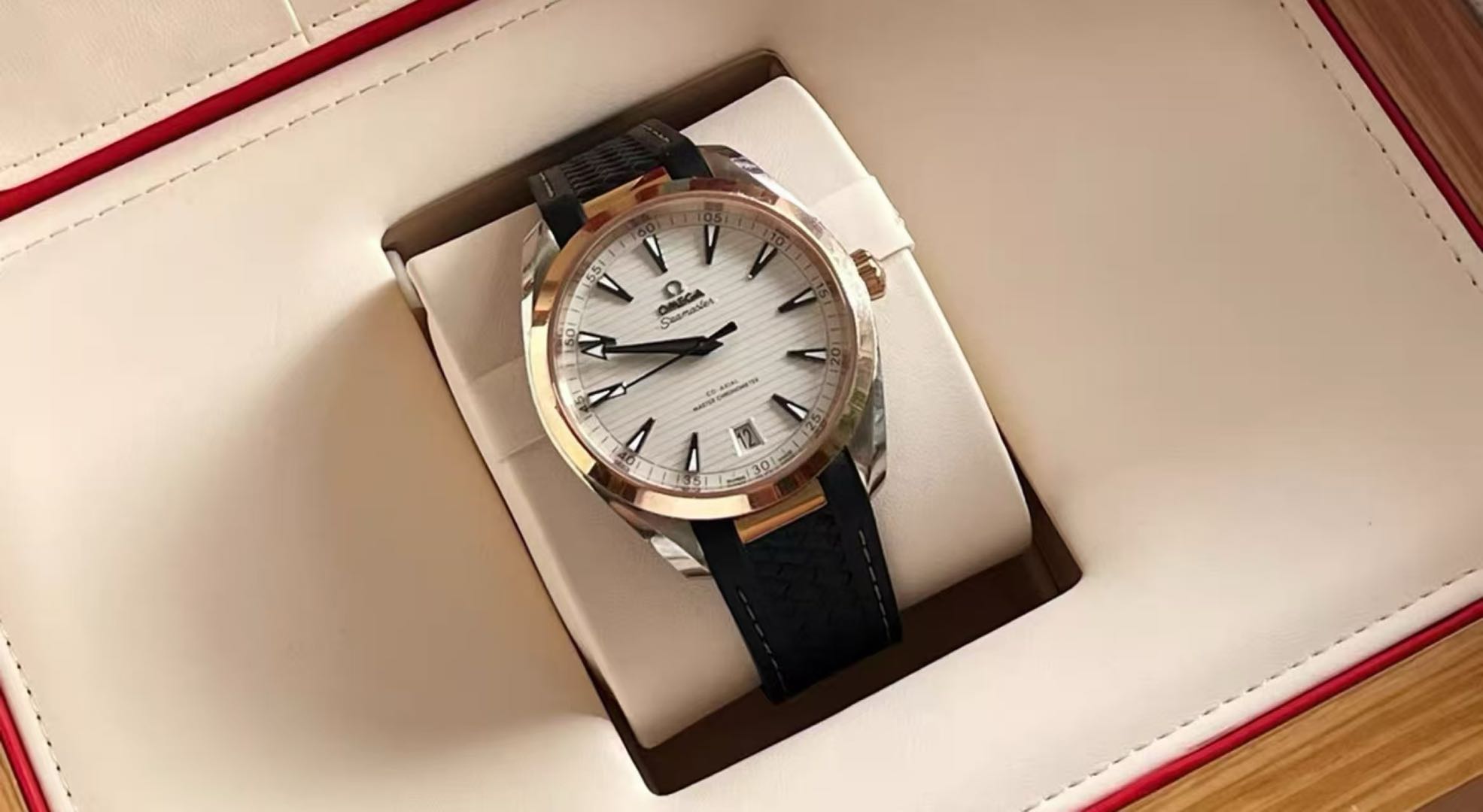 Omega 220.22.41.21.02.001 detail 6
