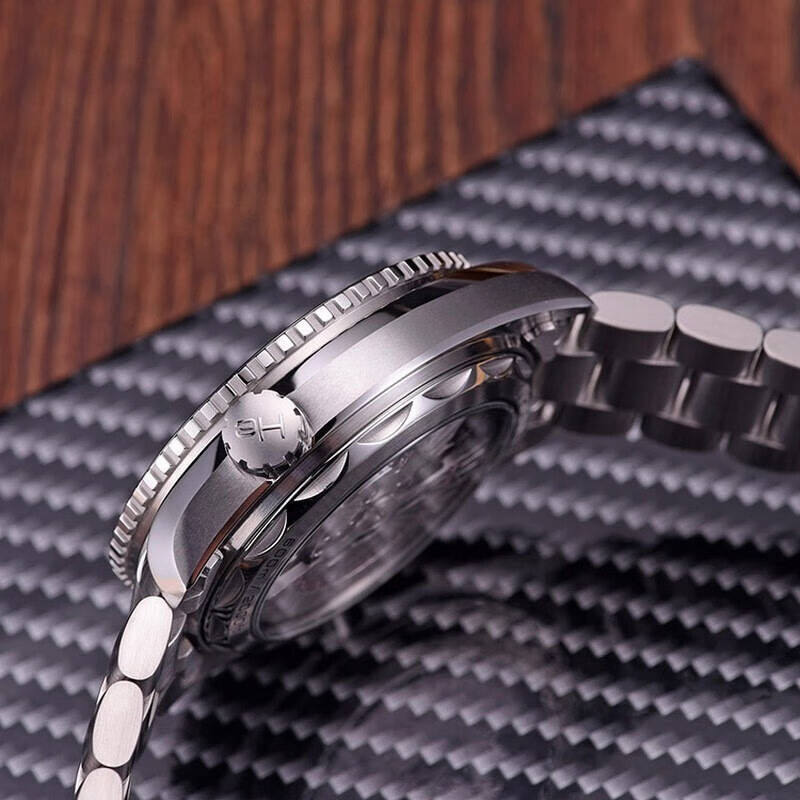 Omega 215.30.44.21.01.002 detail 3
