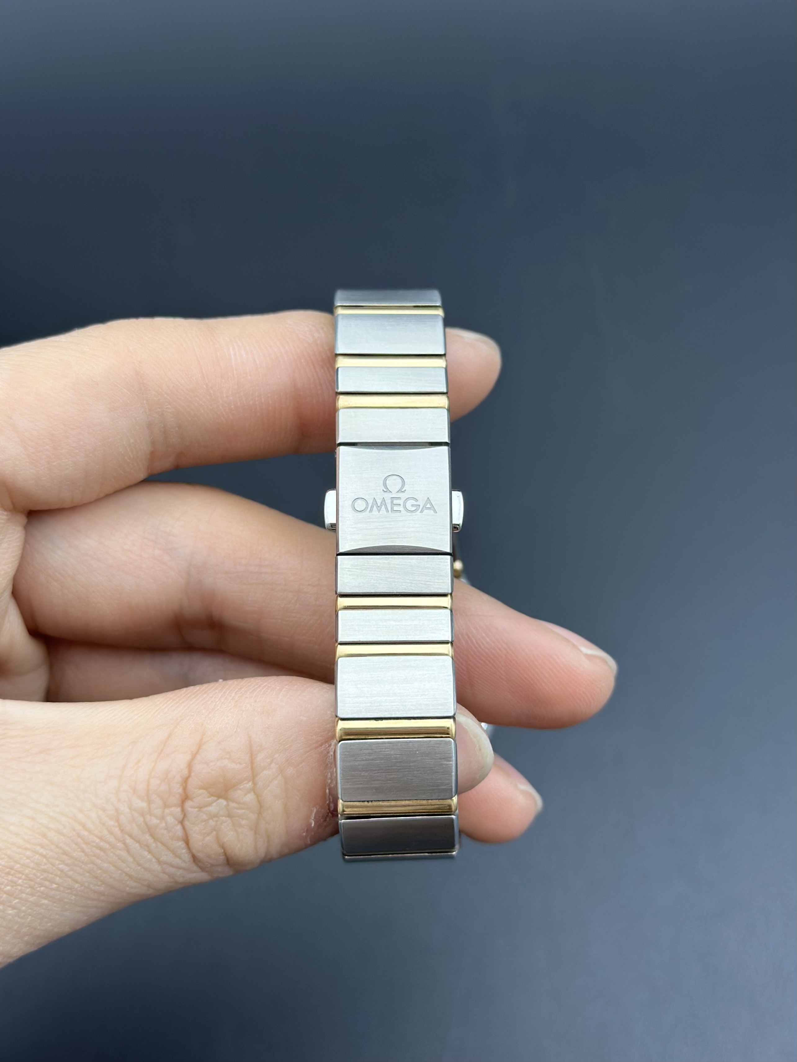 Omega 131.20.25.60.52.002 detail 4
