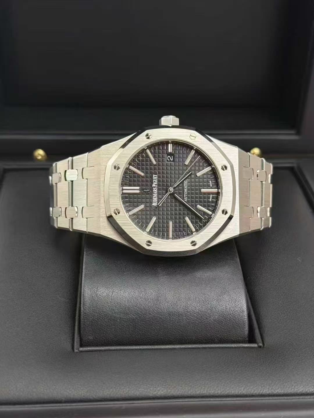 Audemars Piguet 15400ST.OO.1220ST.01 detail 6