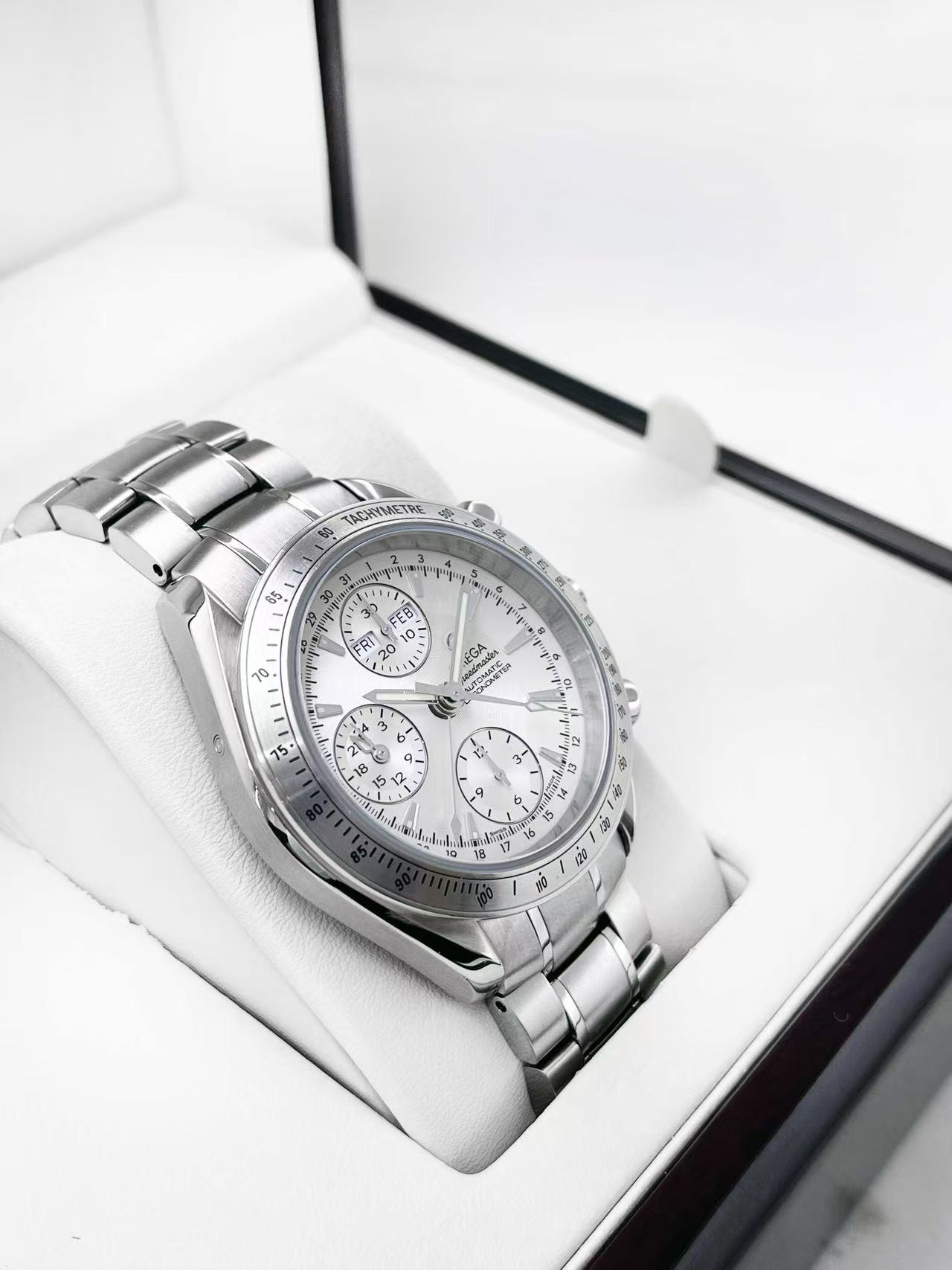 Omega 3221.30.00 detail 7