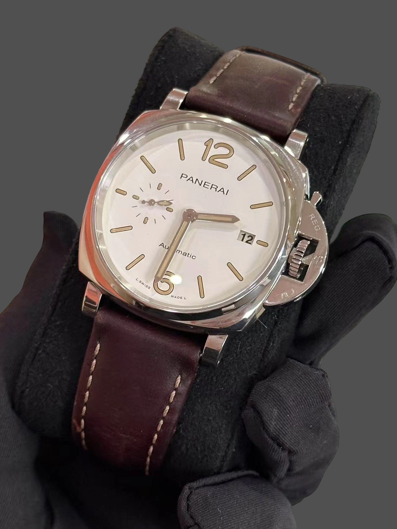 Panerai PAM01046 detail 1