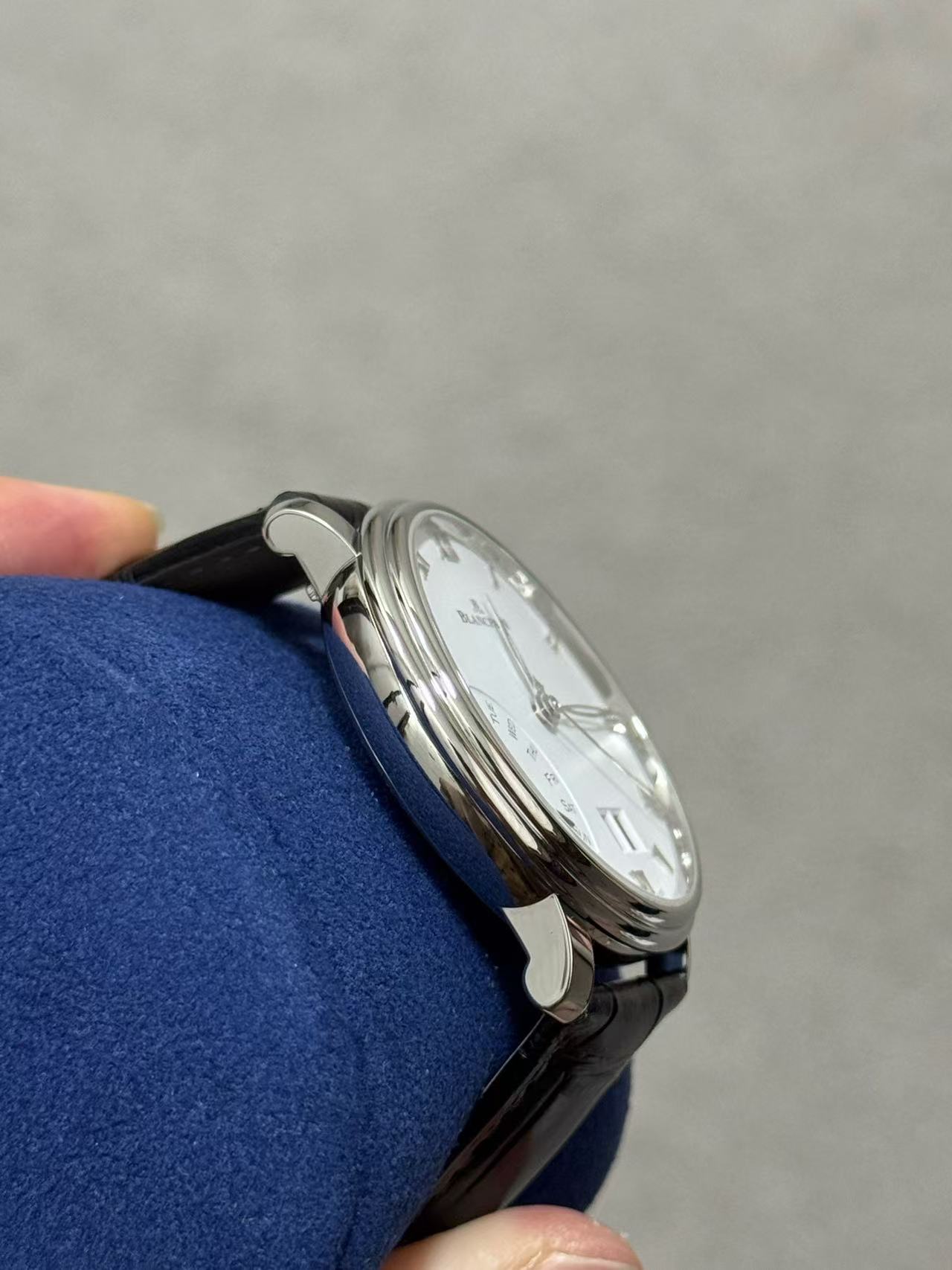 Blancpain 6668 1127 55B detail 3