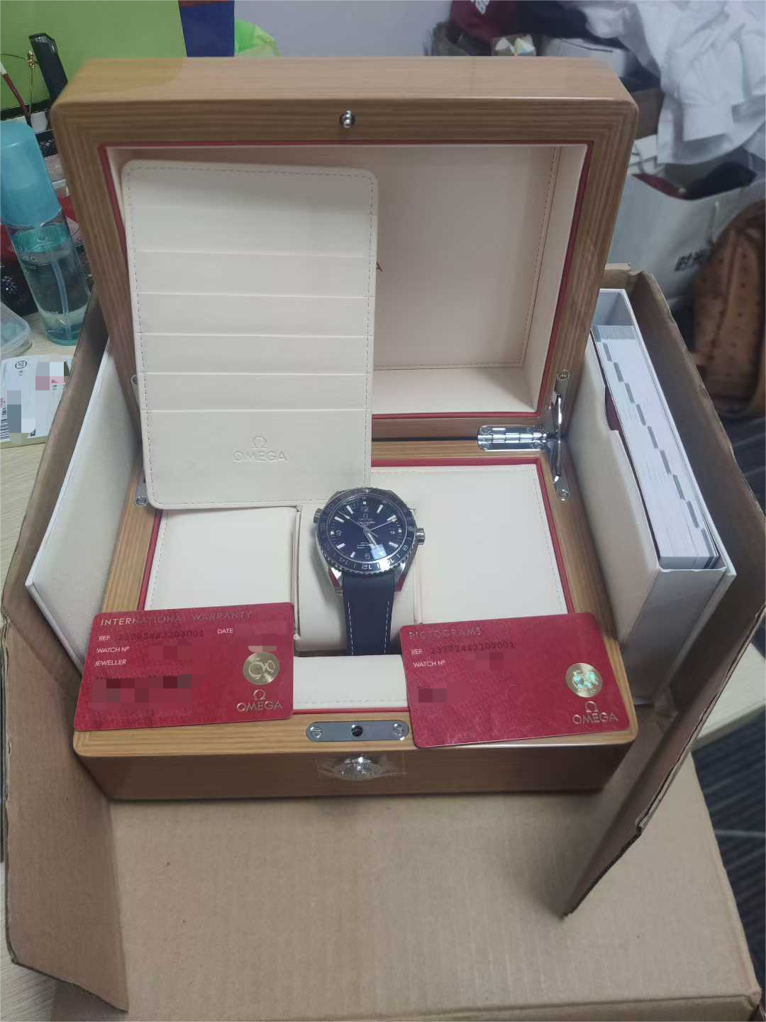 Omega 232.92.44.22.03.001 detail 1