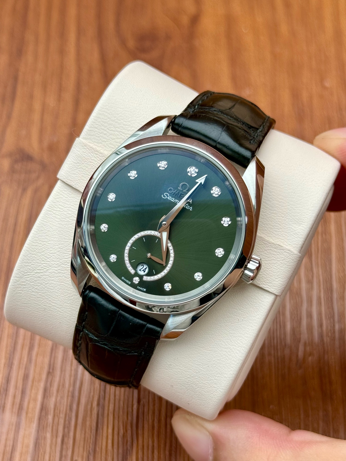 Omega 220.13.38.20.60.001 detail 1