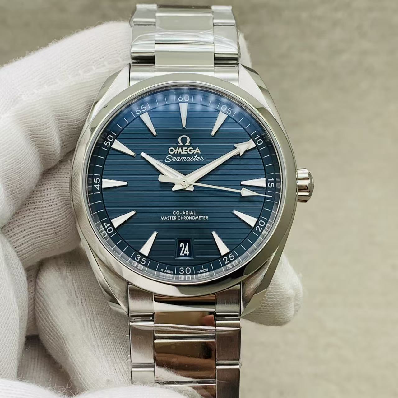 Omega 220.10.41.21.03.003 detail 2