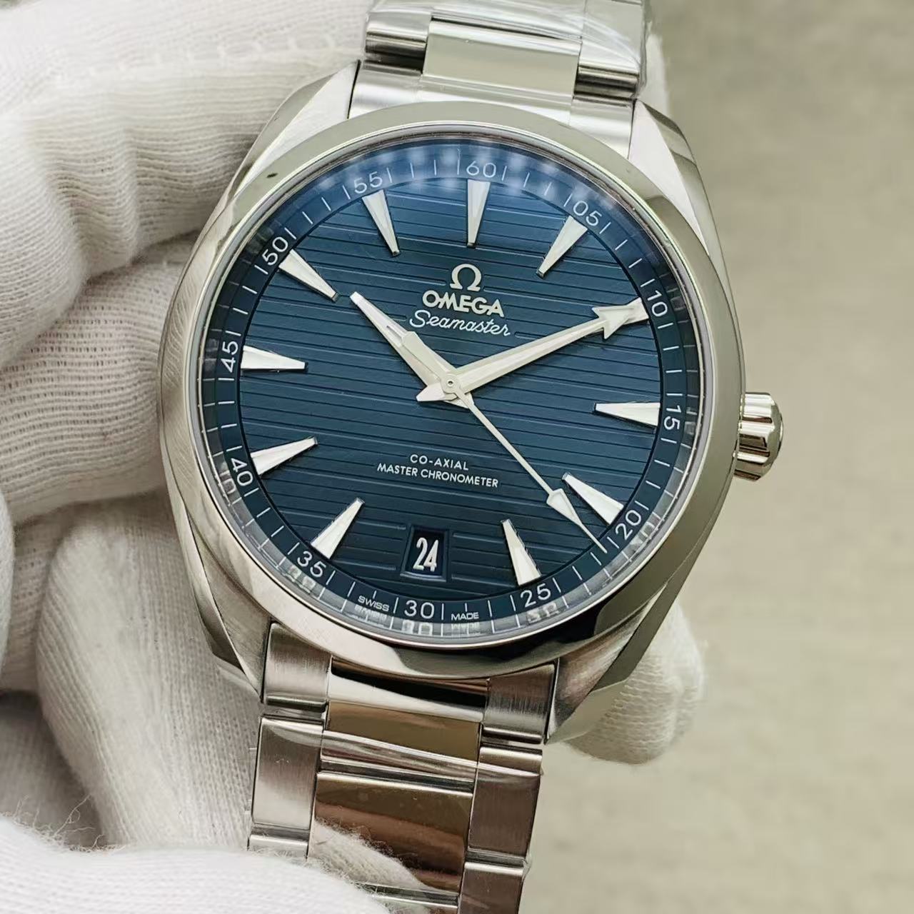 Omega 220.10.41.21.03.003 detail 3