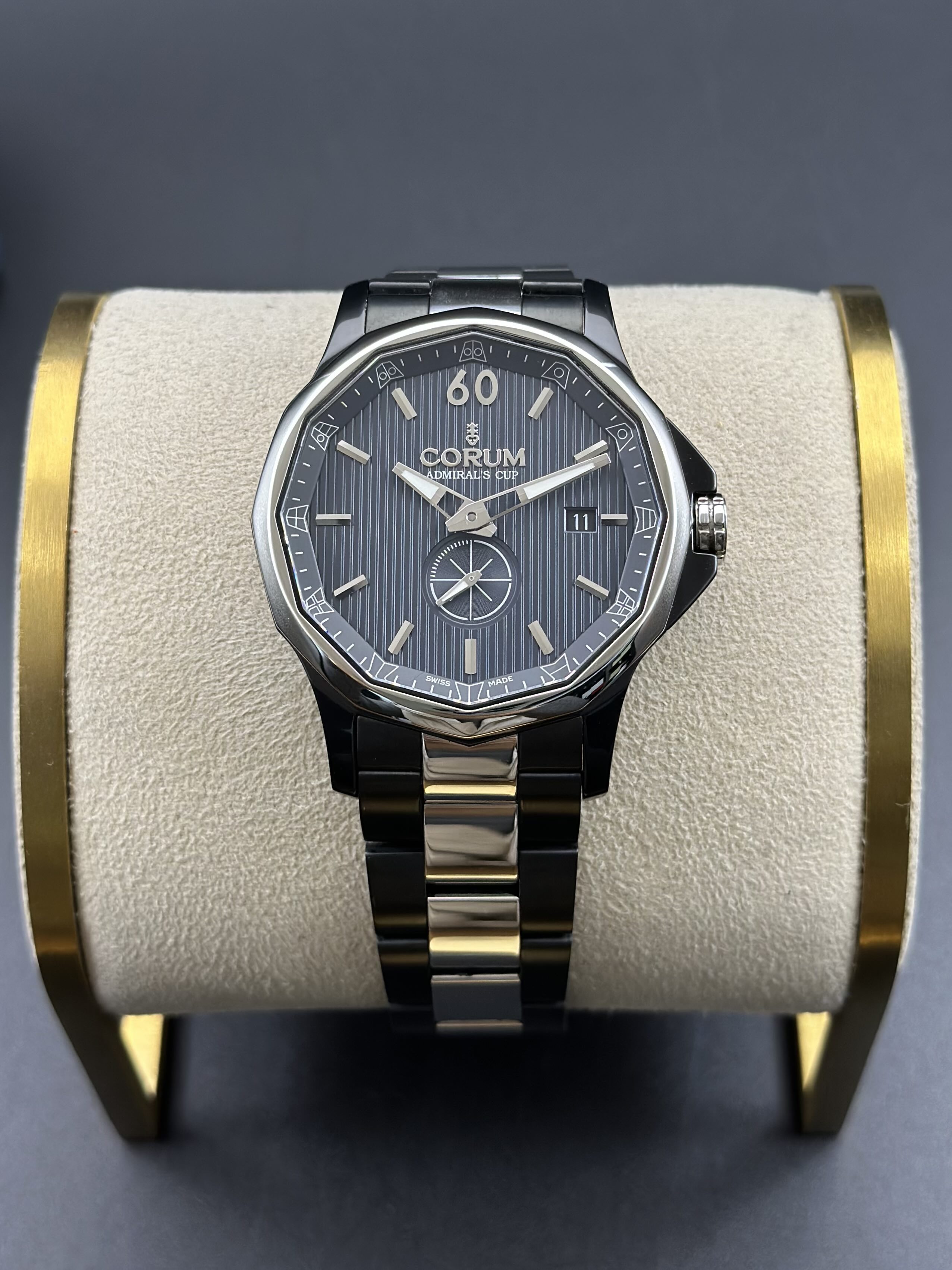 Corum 395-101-30-V705-AB10