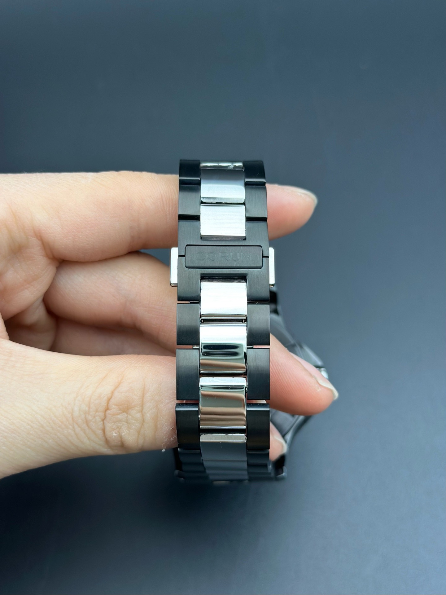 Corum 395-101-30-V705-AB10 detail 3