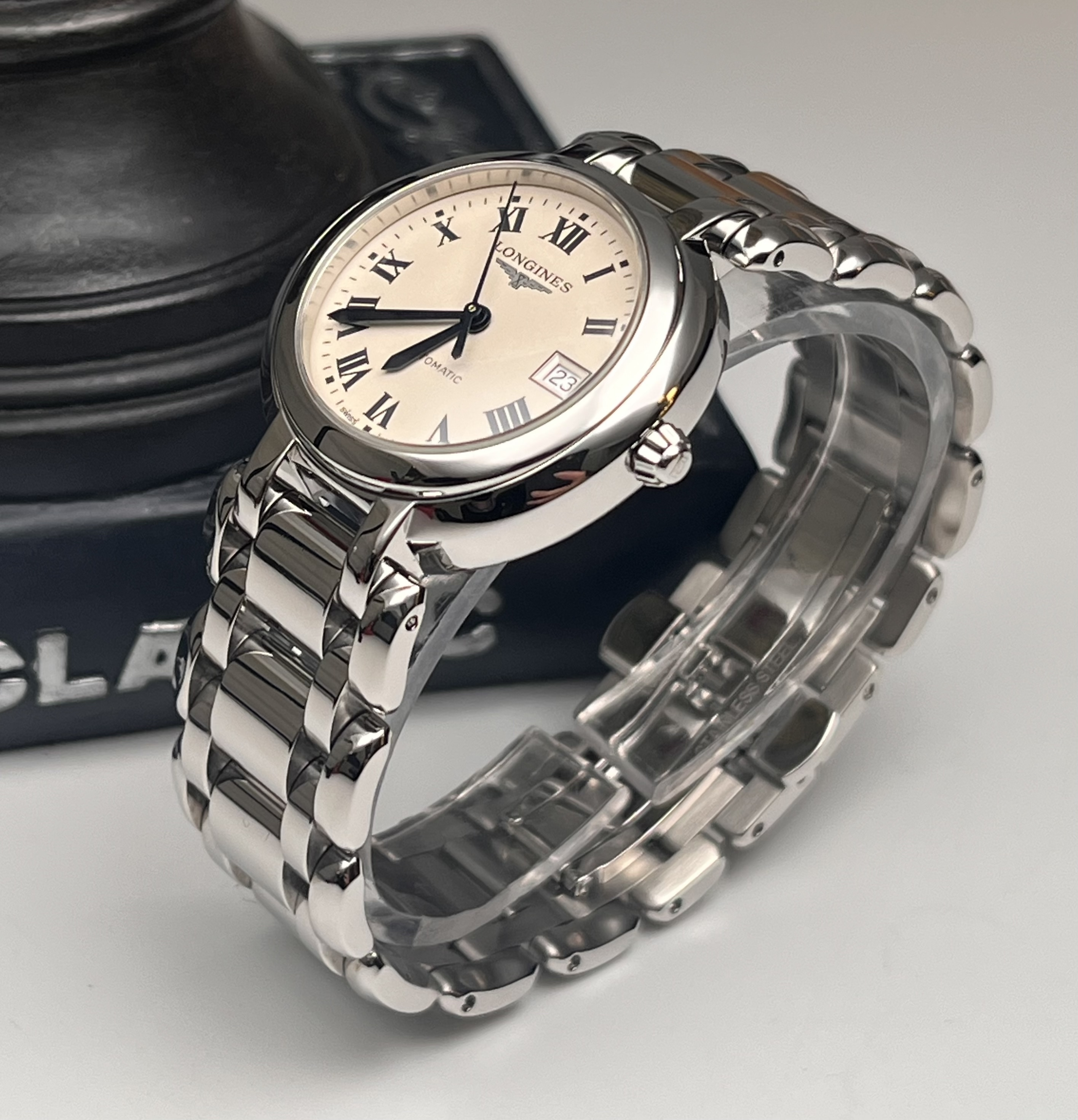 Longines L8.113.4.71.6 detail 2