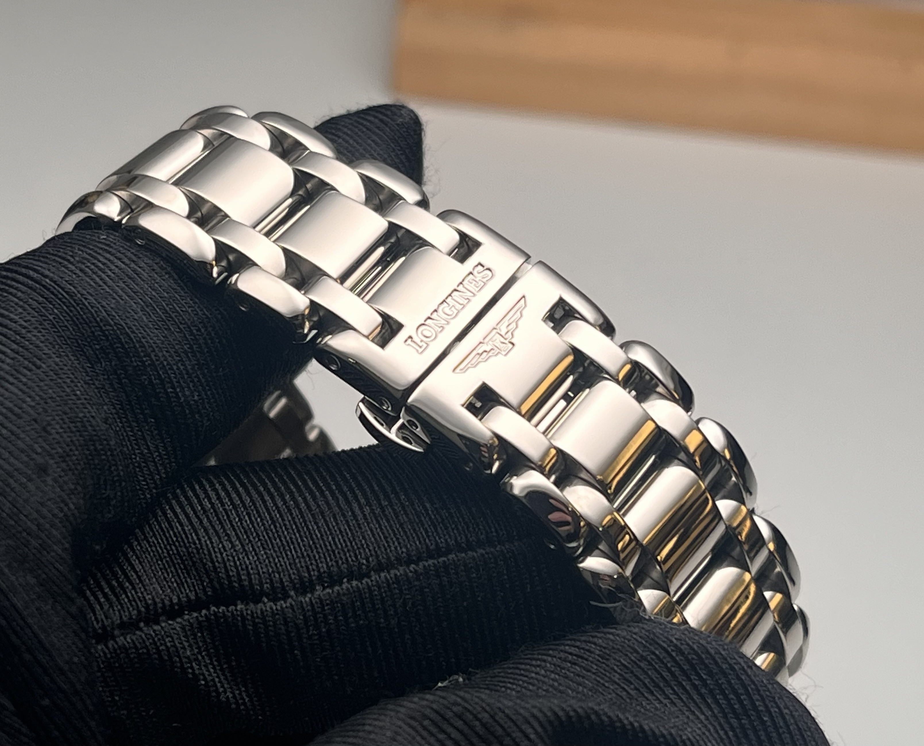 Longines L8.113.4.71.6 detail 5