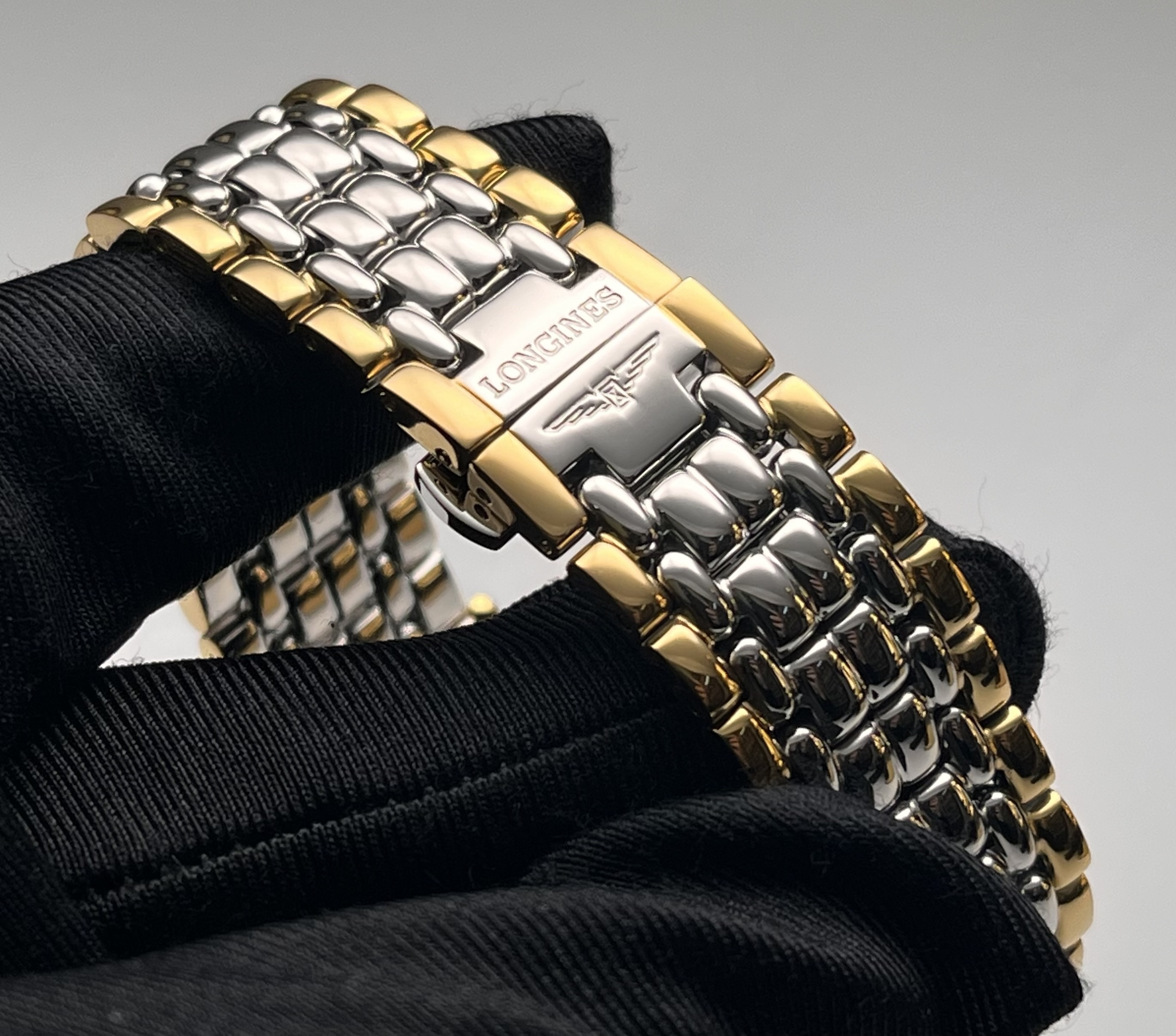 Longines L4.805.2.11.7 detail 3