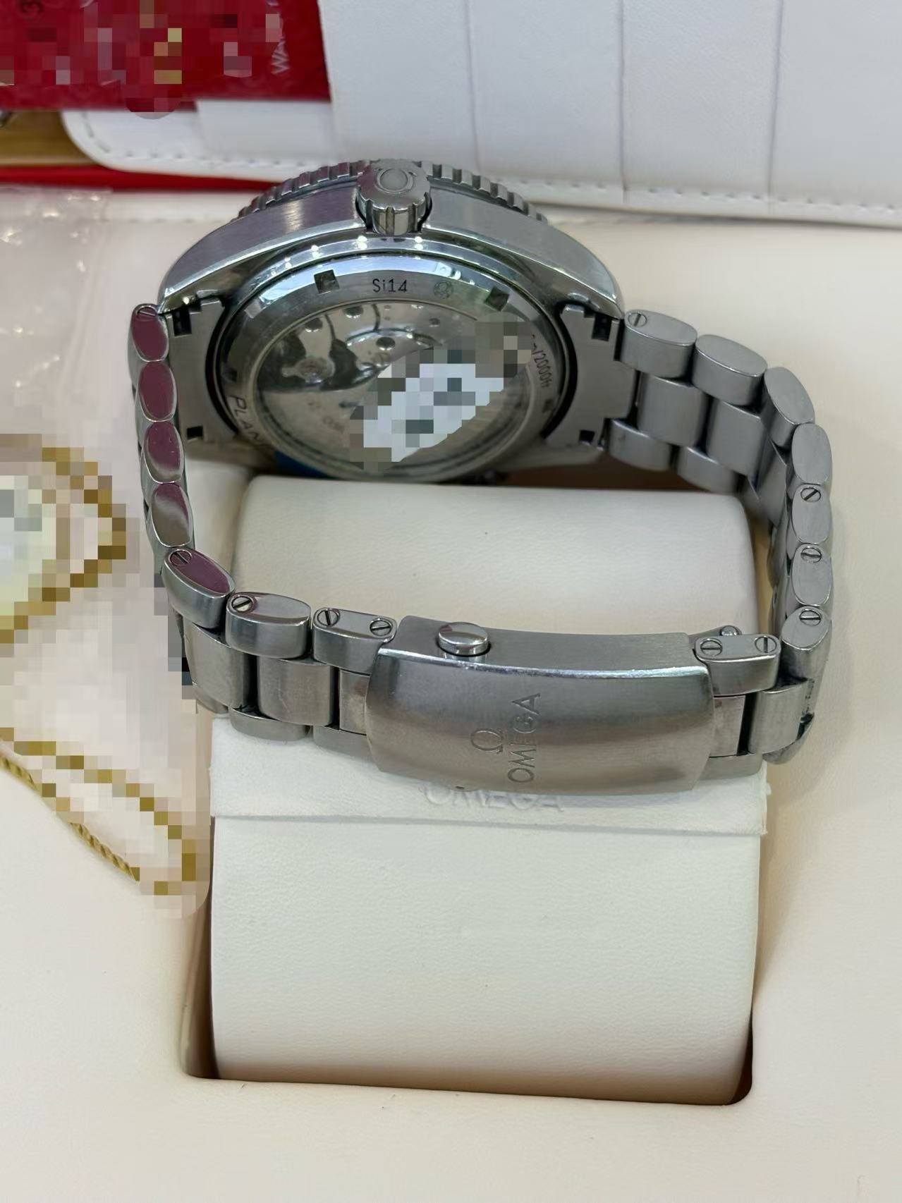 Omega 232.30.44.22.01.001 detail 3
