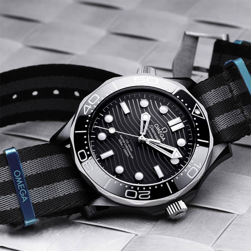 Omega 210.92.44.20.01.002