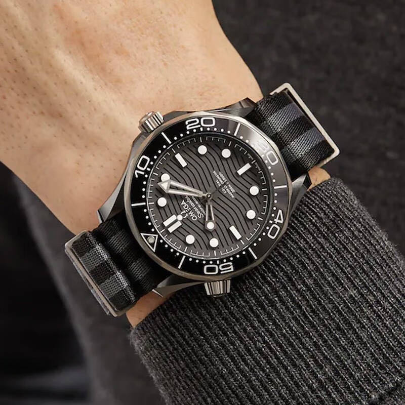 Omega 210.92.44.20.01.002 detail 4