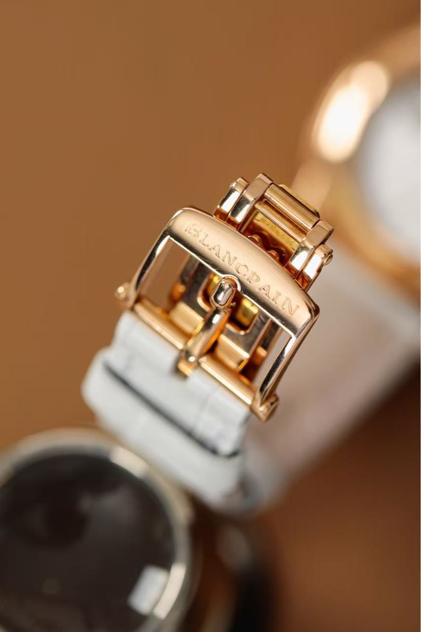 Blancpain 3300-3728-64B detail 6