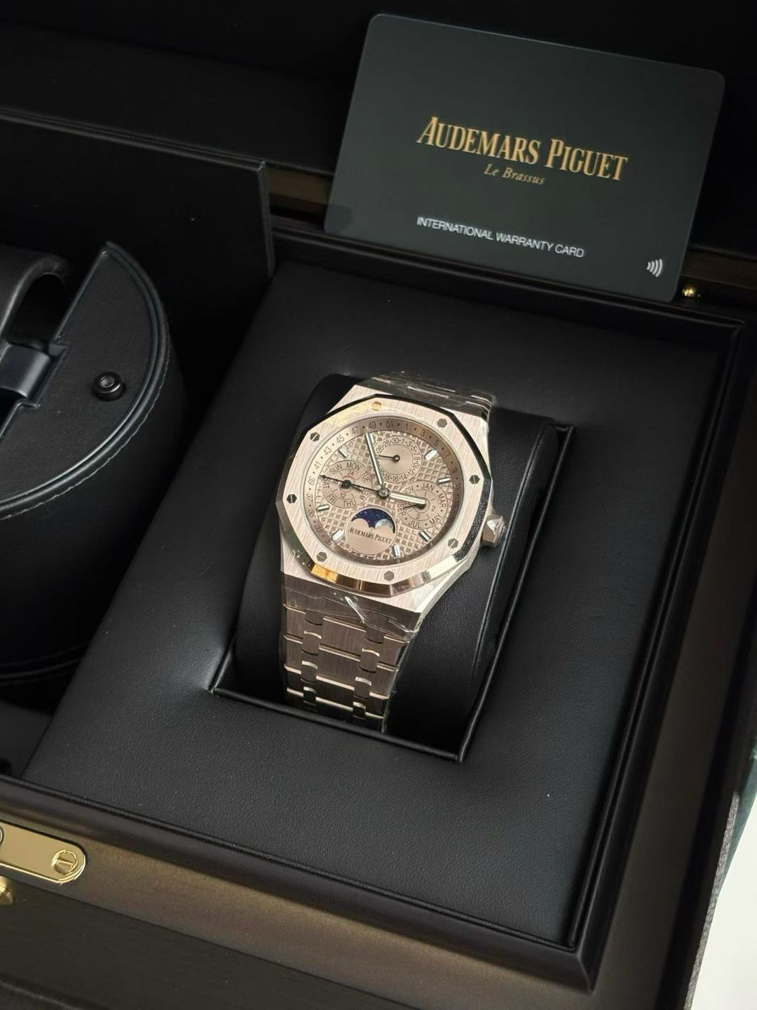 Audemars Piguet 26674sg detail 1