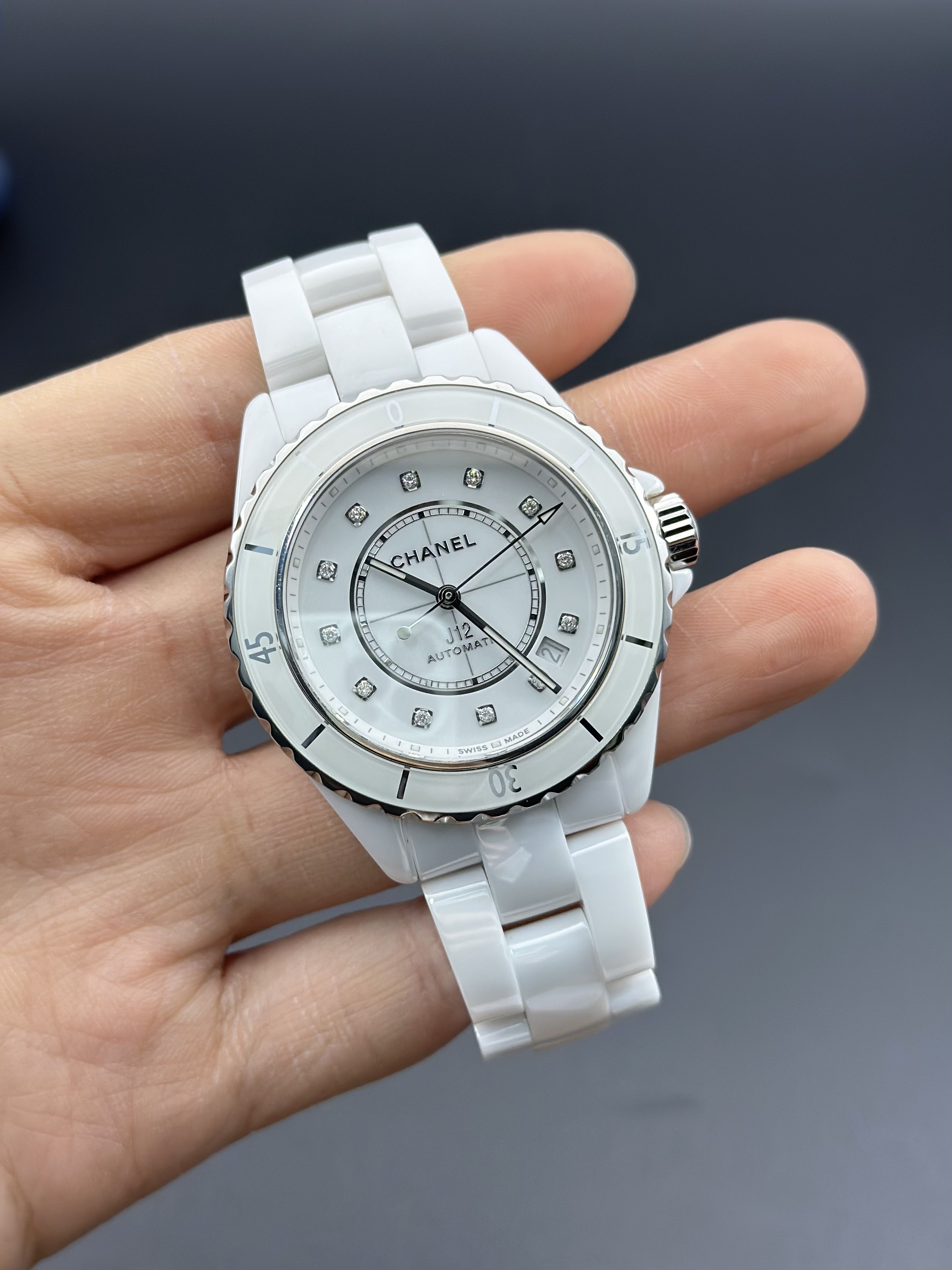 Chanel H5705 detail 1