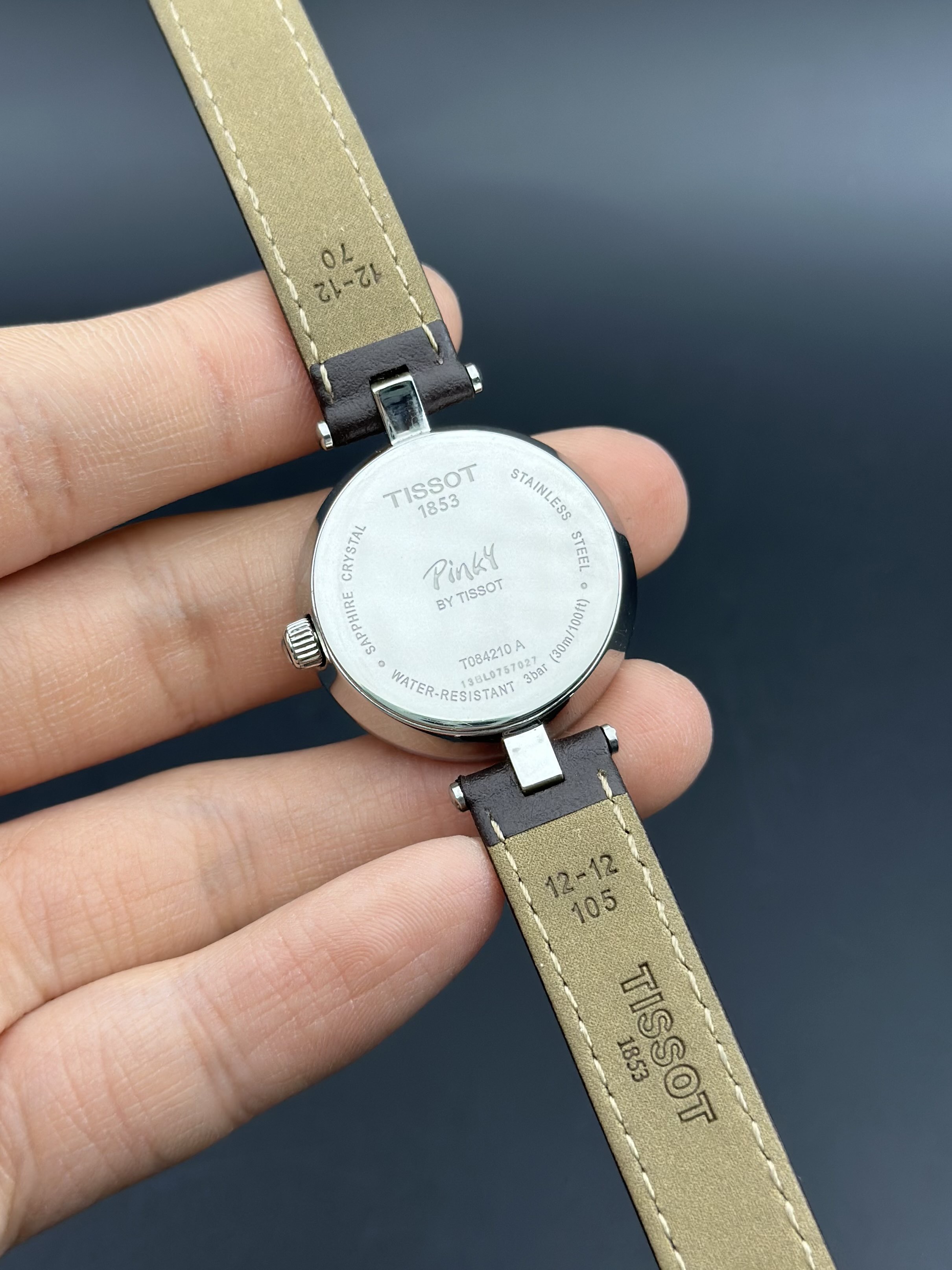 Tissot T084.210.22.117.00 detail 7