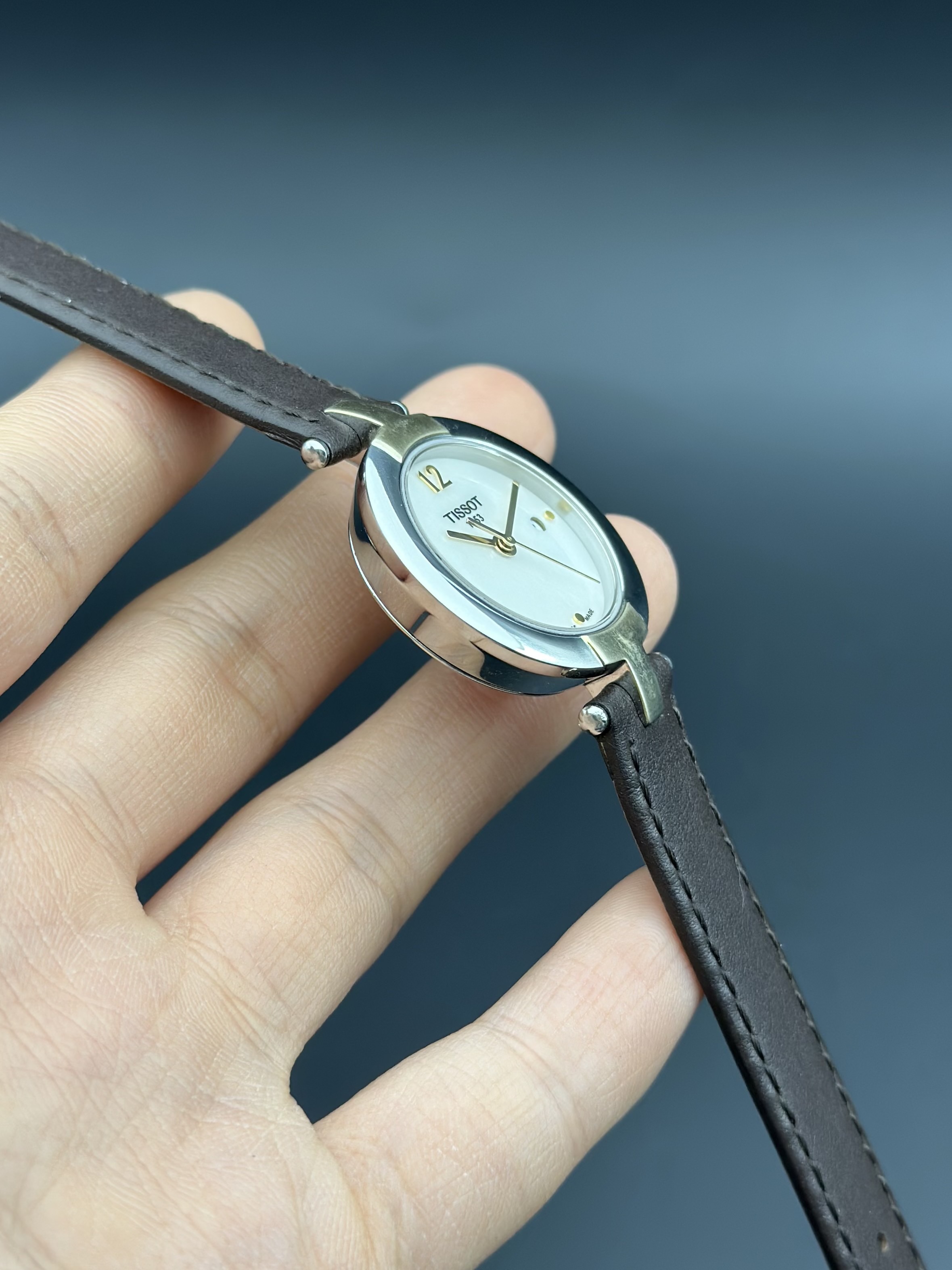 Tissot T084.210.22.117.00 detail 3