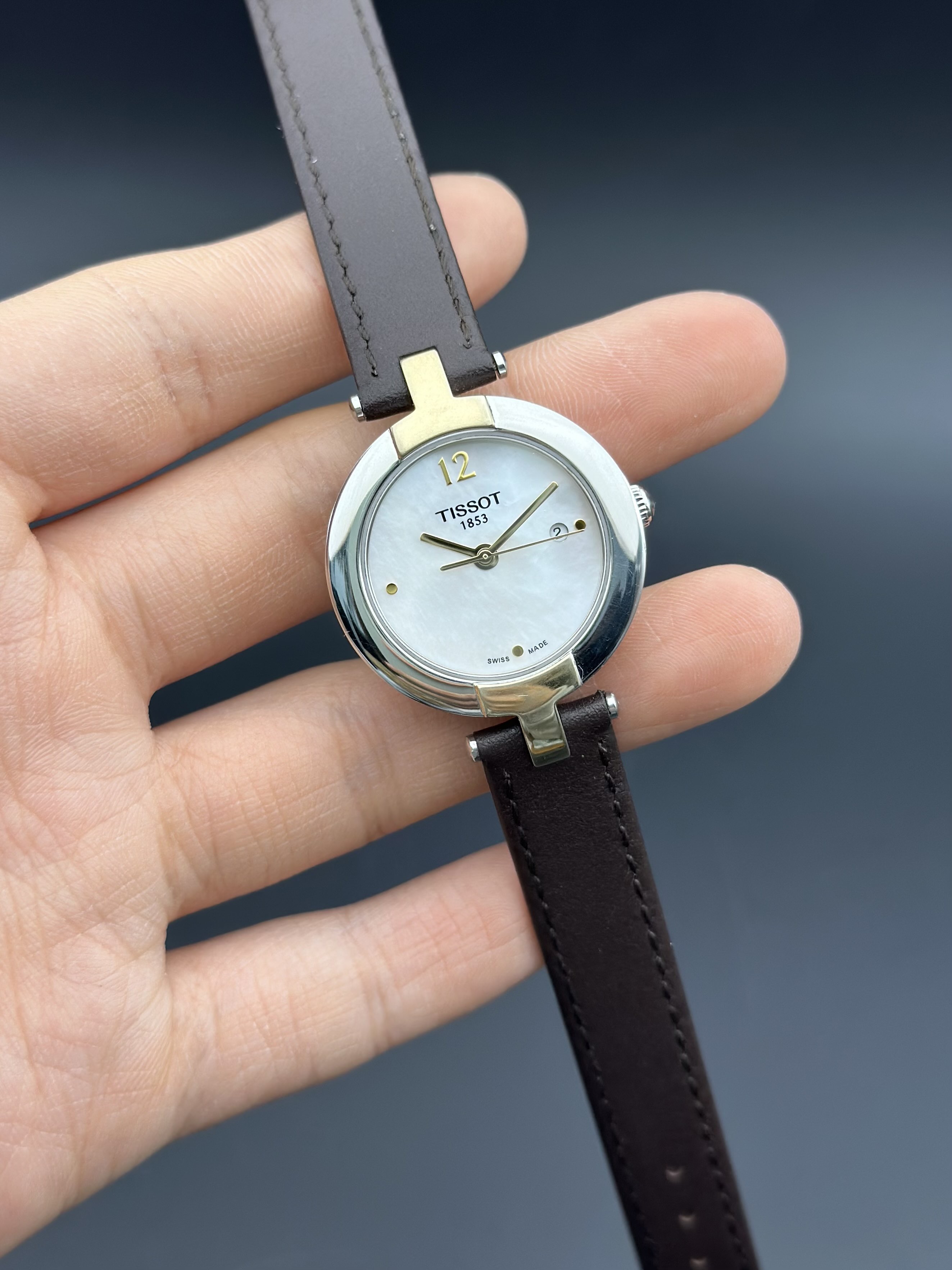 Tissot T084.210.22.117.00 detail 1
