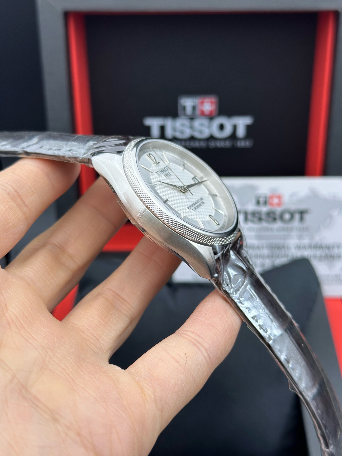 Tissot T108.408.16.037.00 detail 2