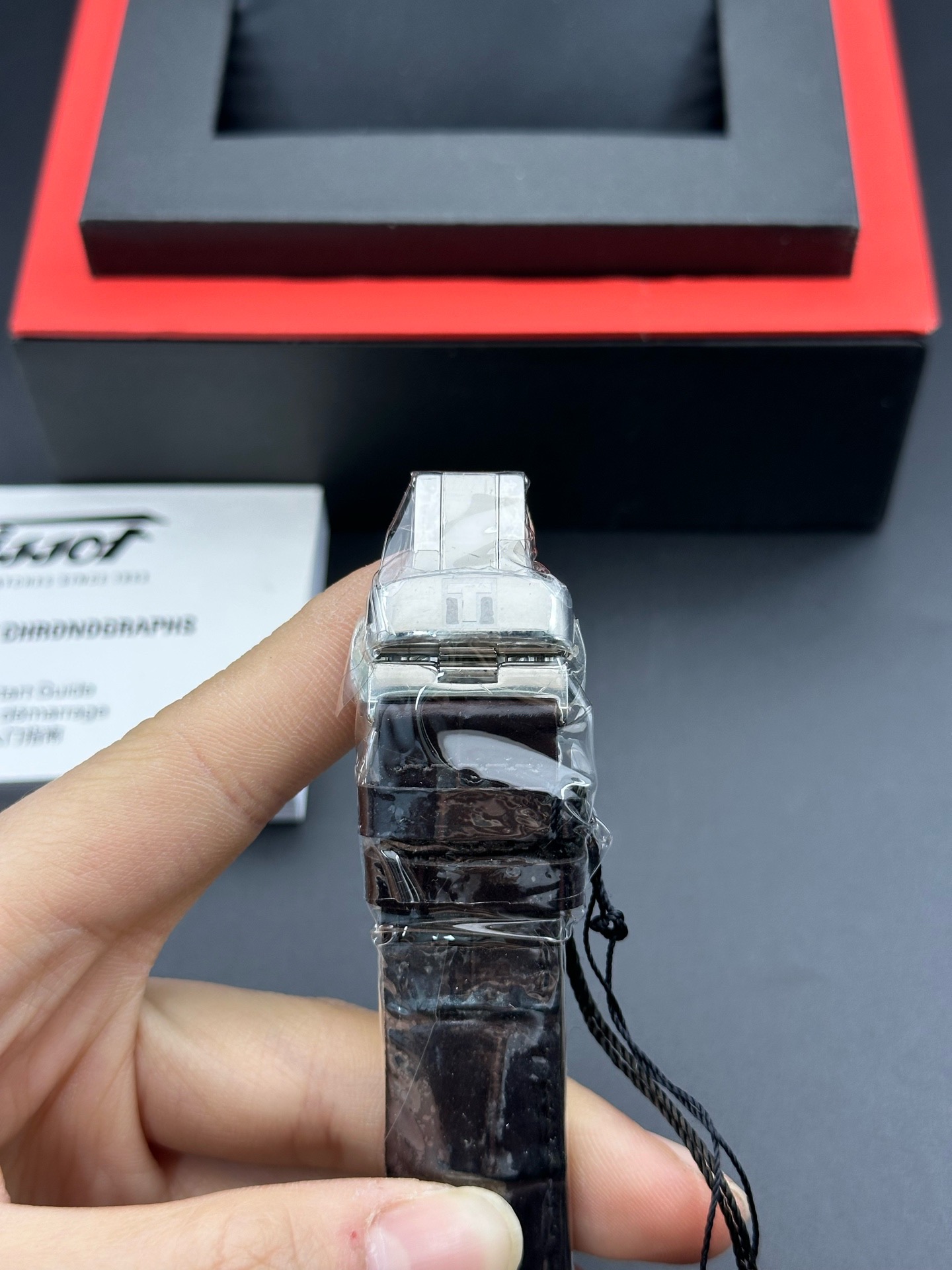 Tissot T108.408.16.037.00 detail 4