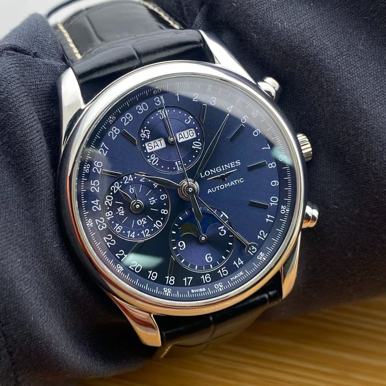 Longines L2.673.4.92.0 detail 1