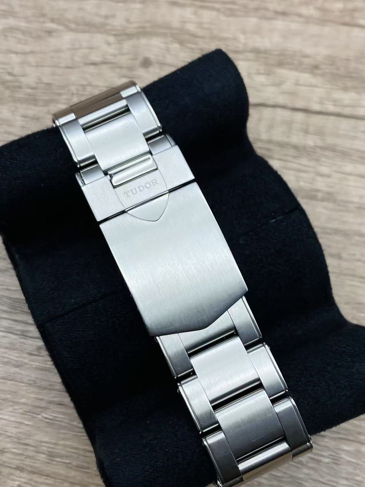 Tudor m79360n-0002 detail 3
