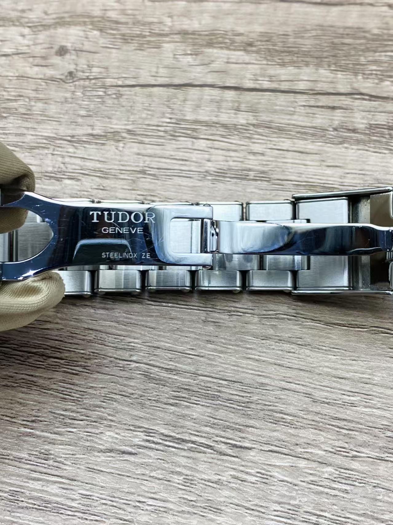 Tudor m79360n-0002 detail 4