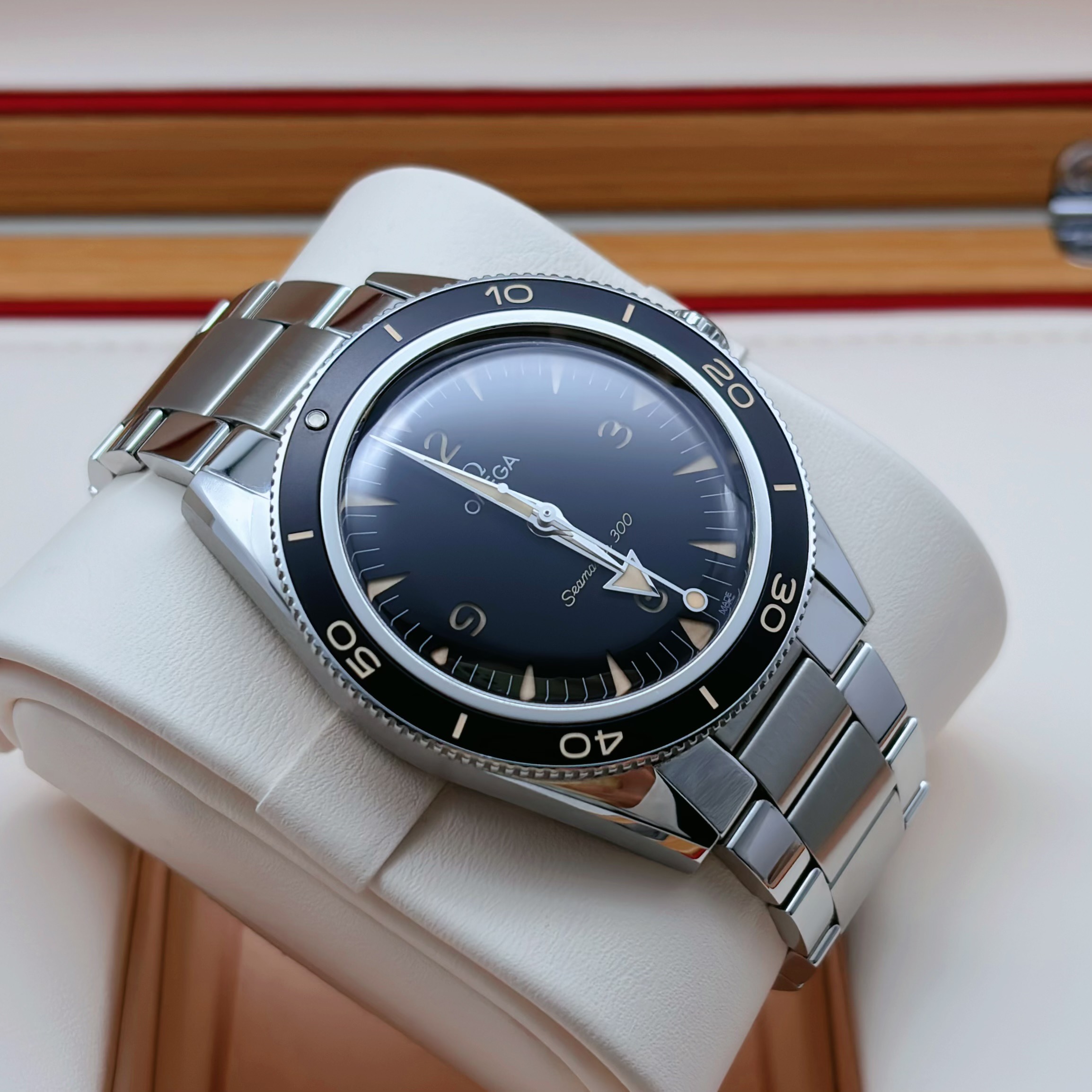 Omega 234.30.41.21.01.001 detail 2