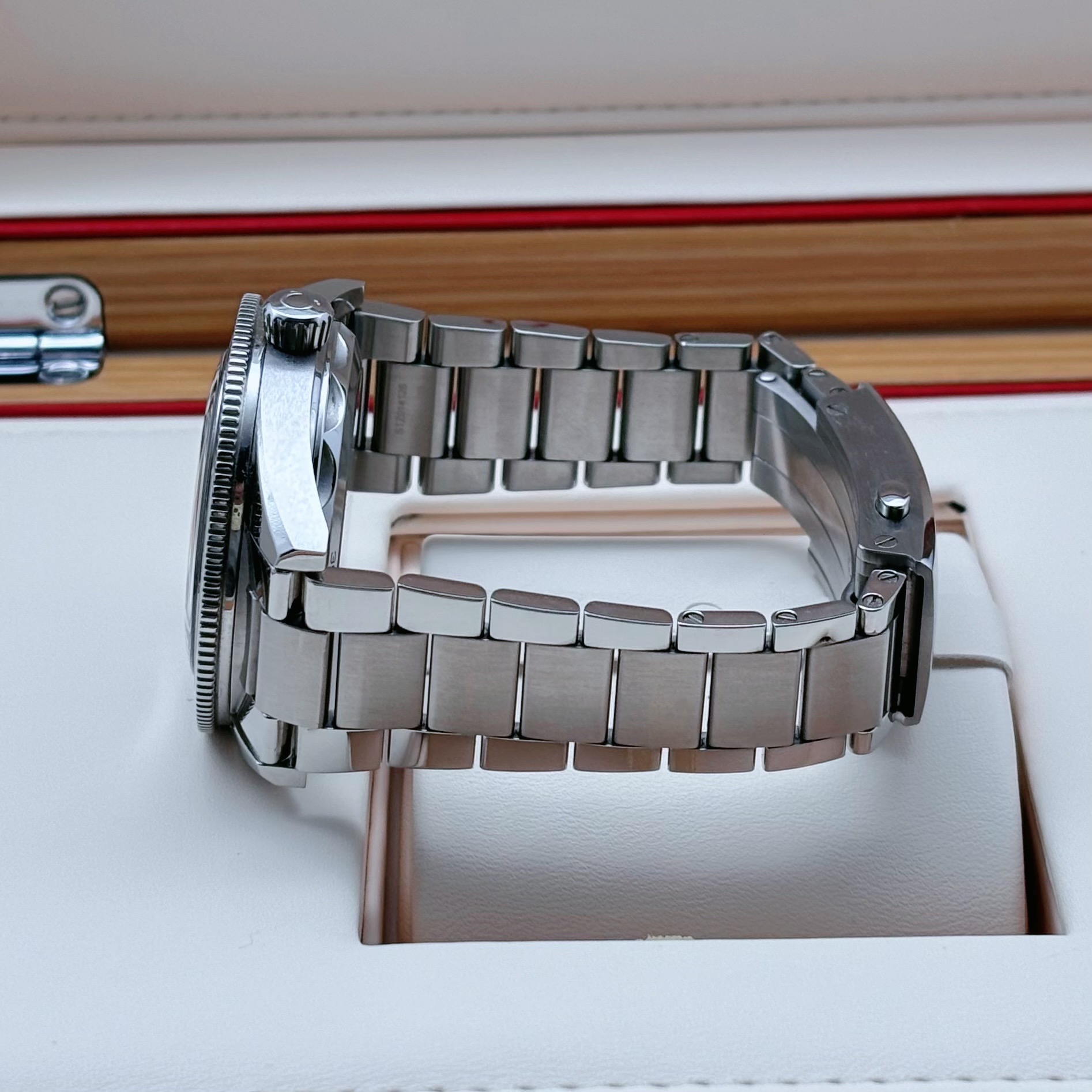 Omega 234.30.41.21.01.001 detail 6