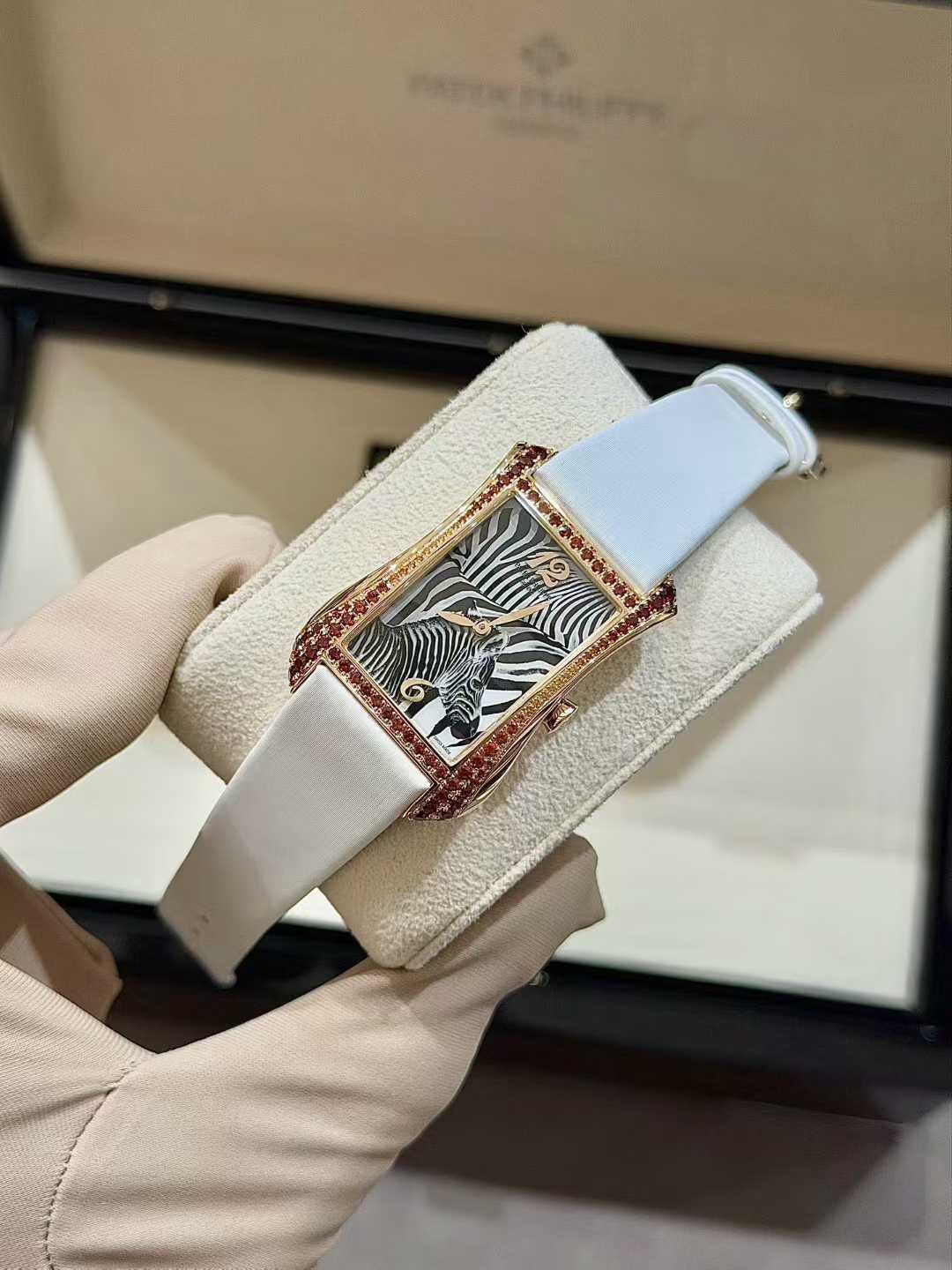 Patek Philippe 4962 / 200R-010 detail 1