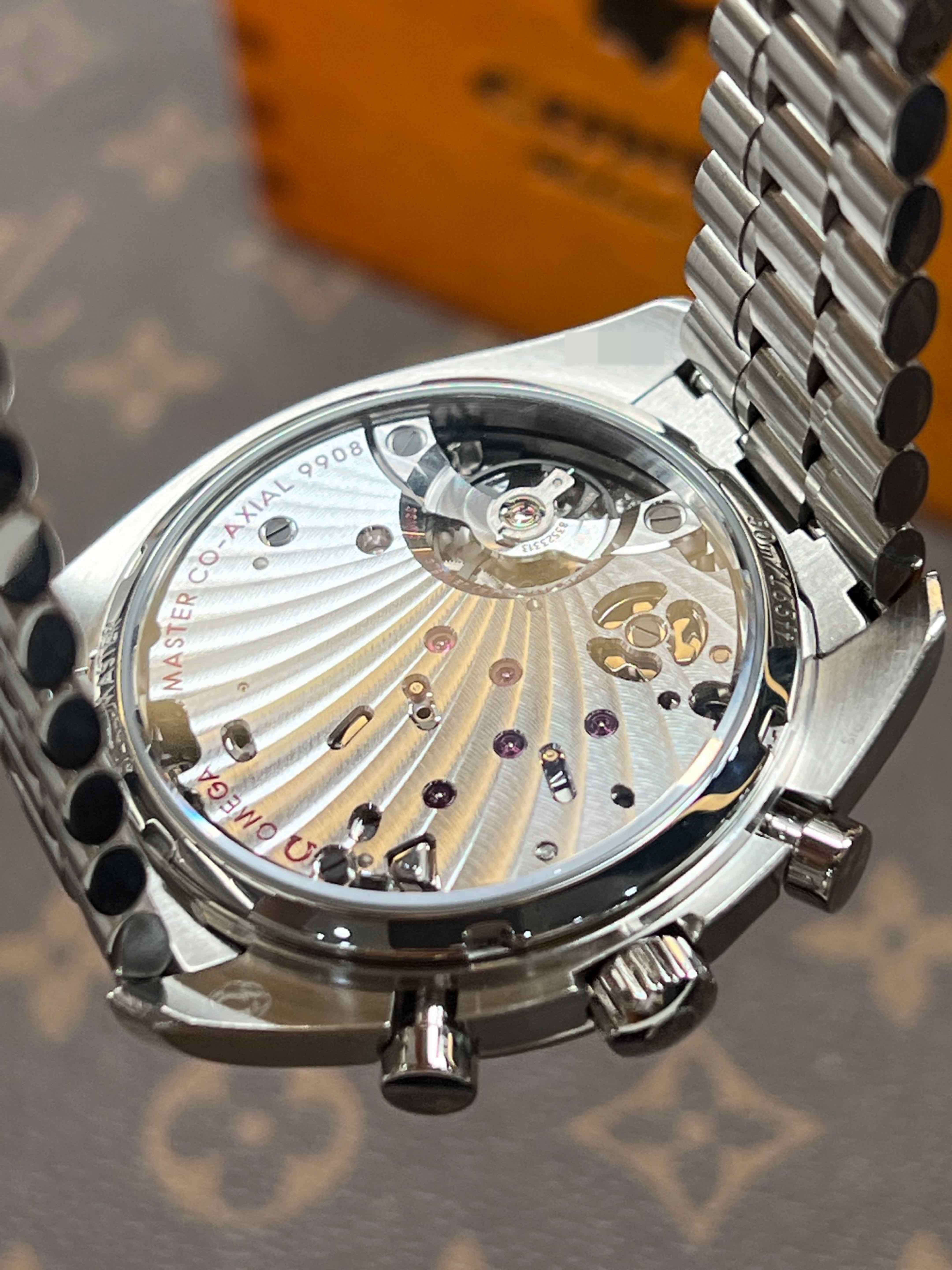 Omega 329.30.43.51.03.001 detail 4