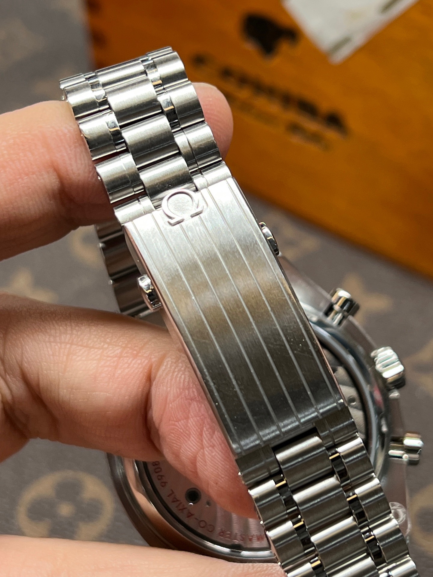 Omega 329.30.43.51.03.001 detail 3