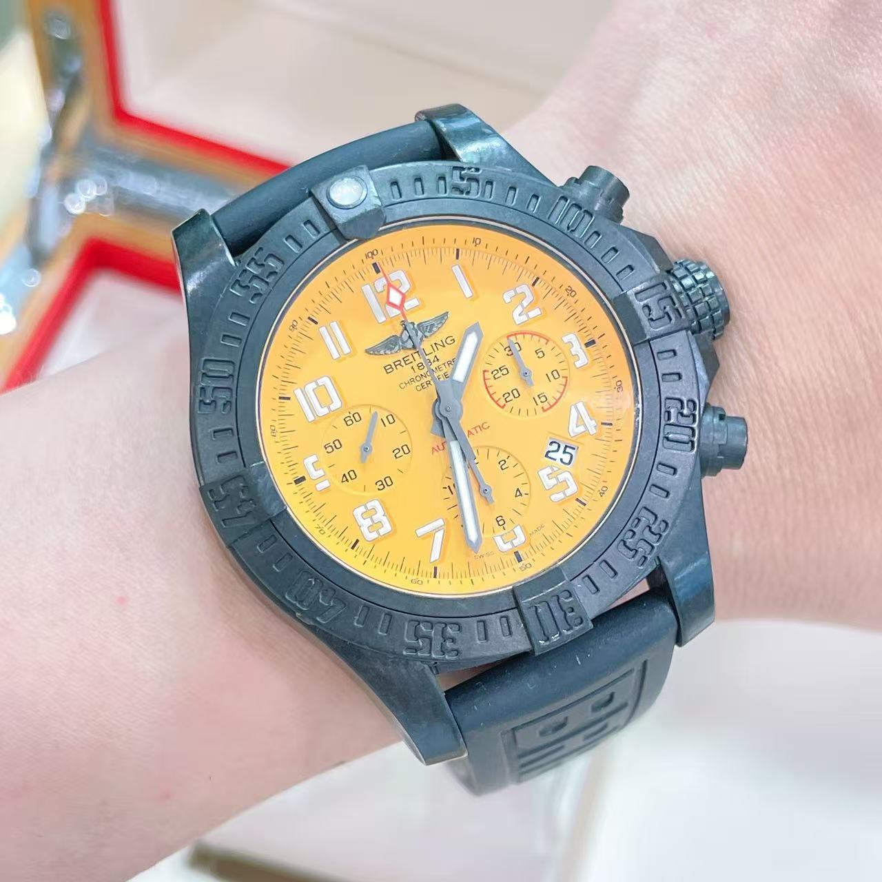 Breitling XB0180E41I1W1 detail 7