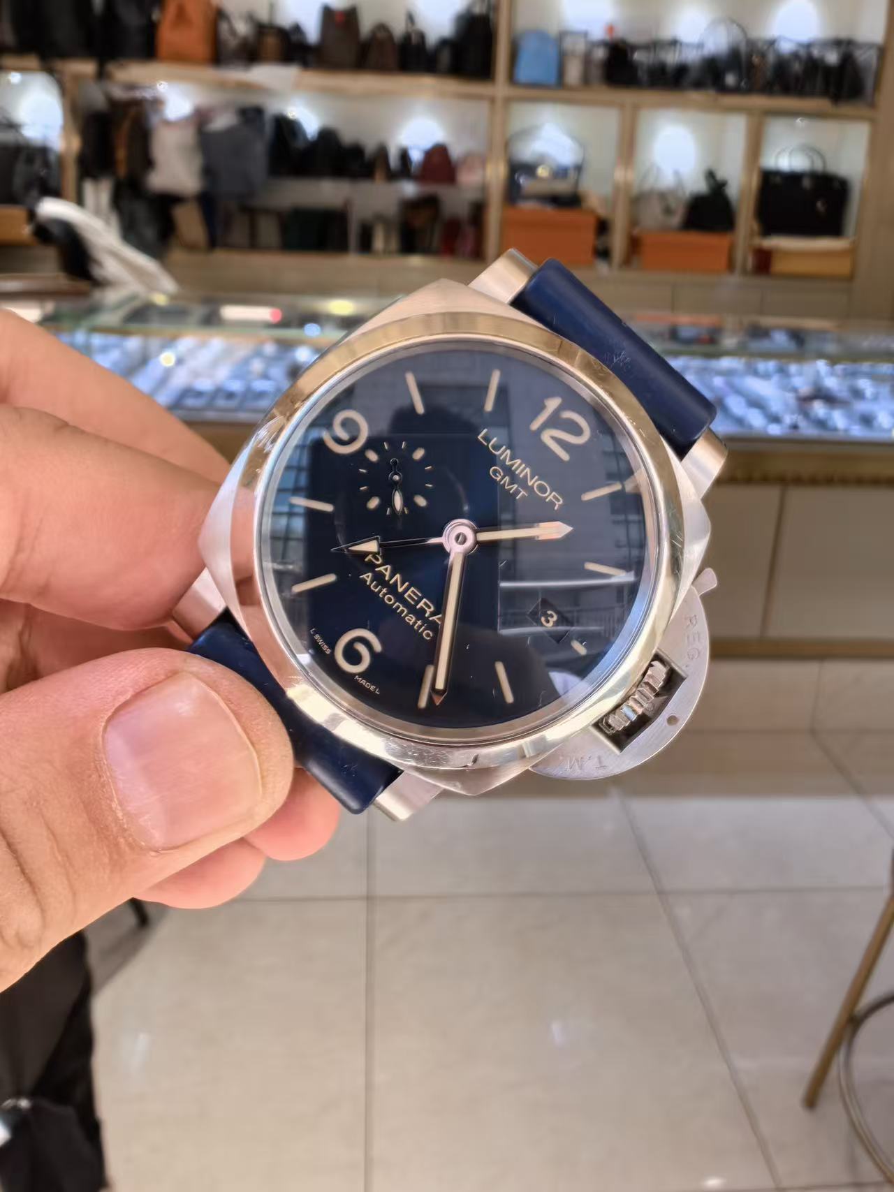 Panerai PAM01033 detail 3