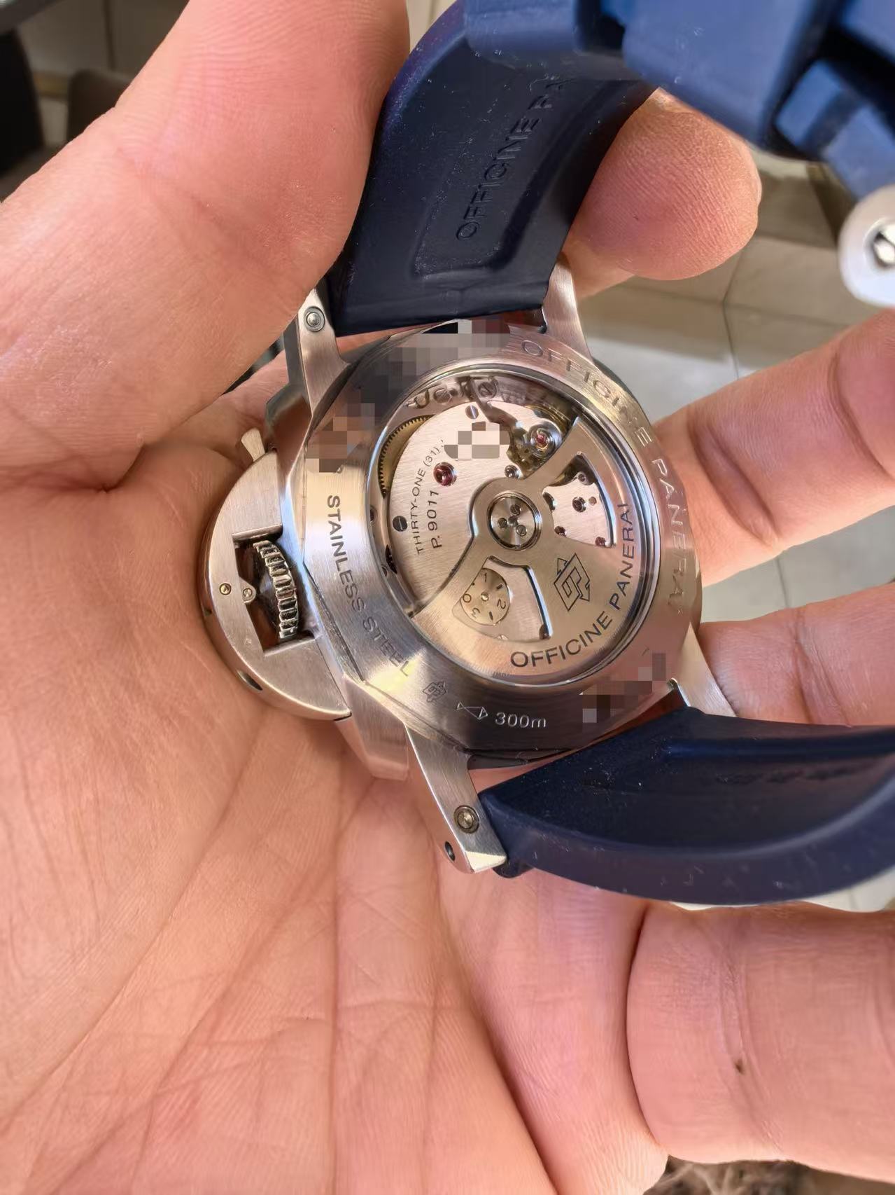 Panerai PAM01033 detail 4