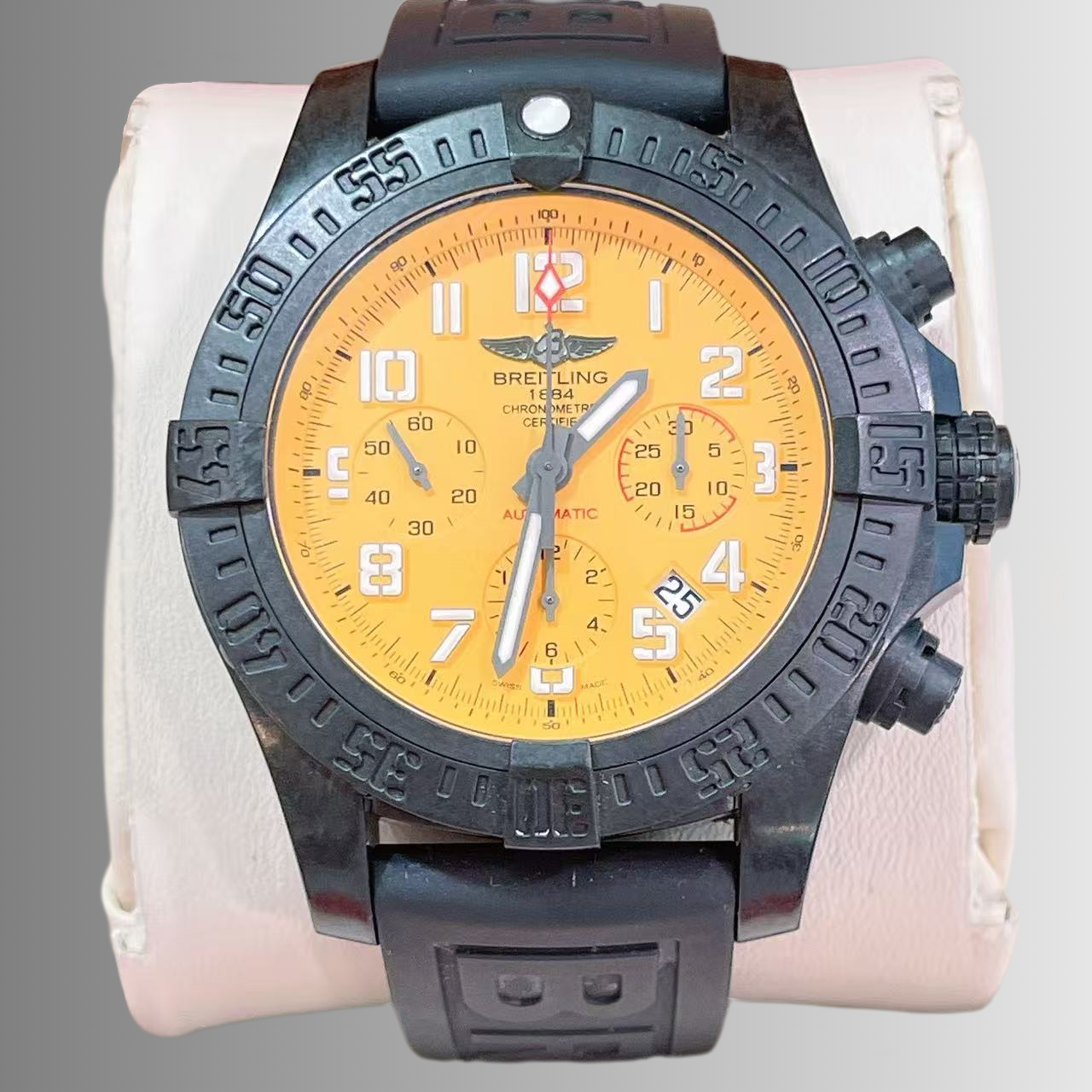 Breitling XB0180E41I1W1 detail 1
