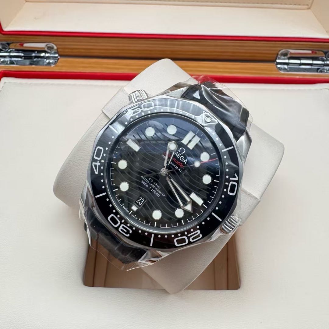 Omega 210.32.42.20.01.001 detail 2