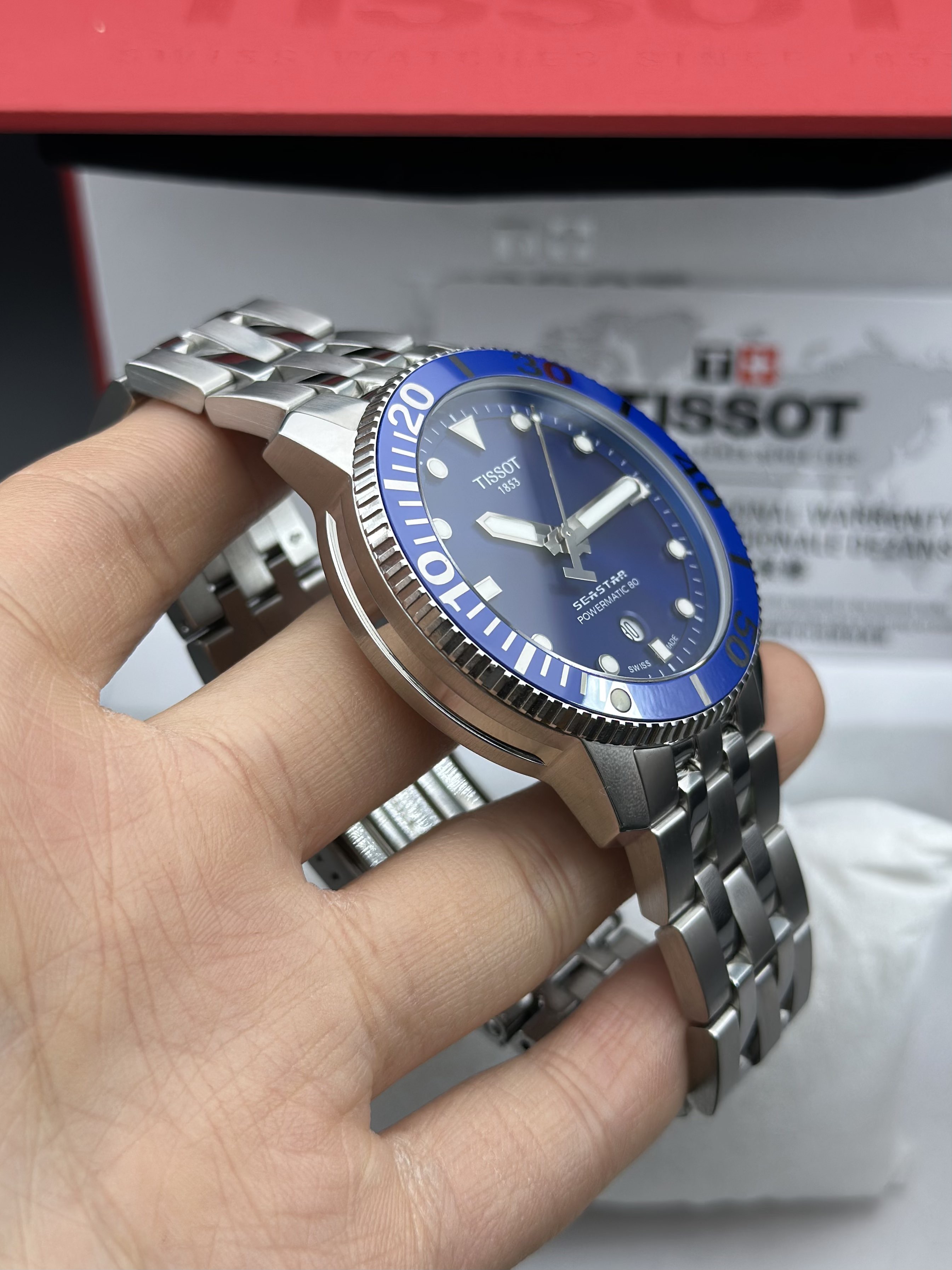 Tissot T1204071104100 detail 2
