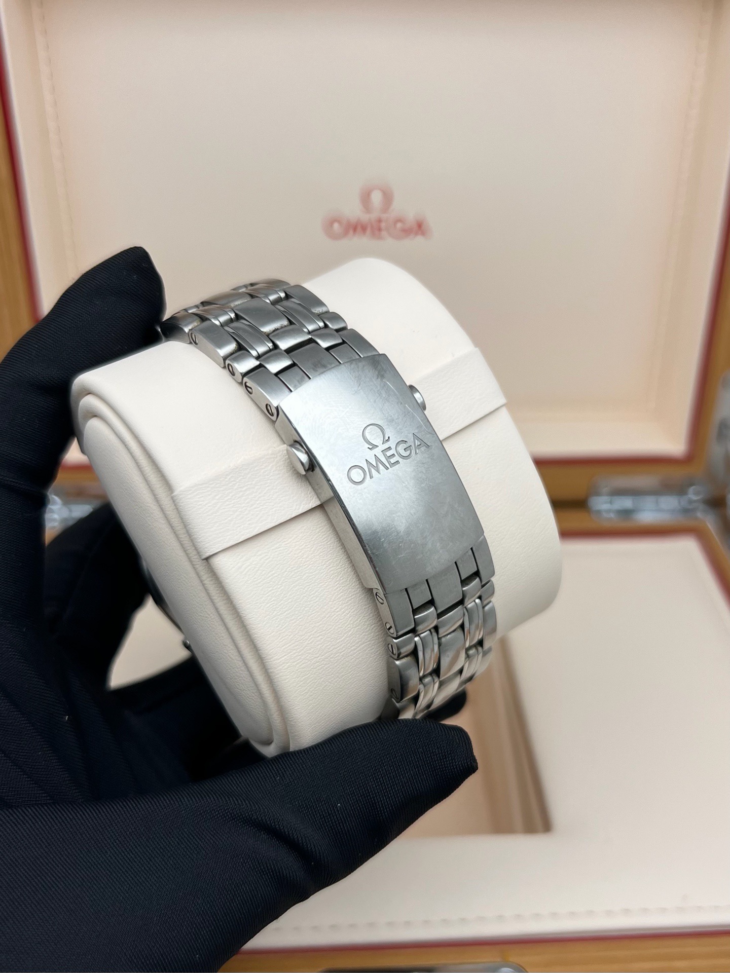 Omega 212.30.44.52.01.001 detail 2