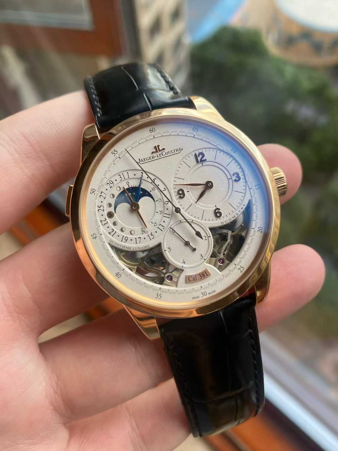 Jaeger-LeCoultre 6042420 detail 1