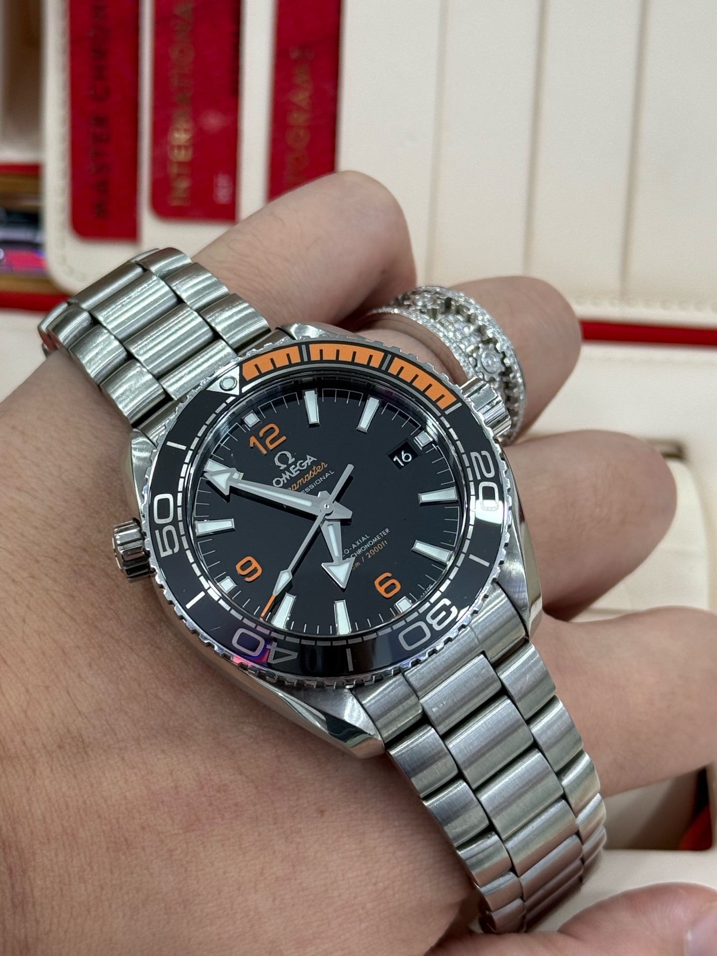 Omega 215.30.44.21.01.002 detail 4
