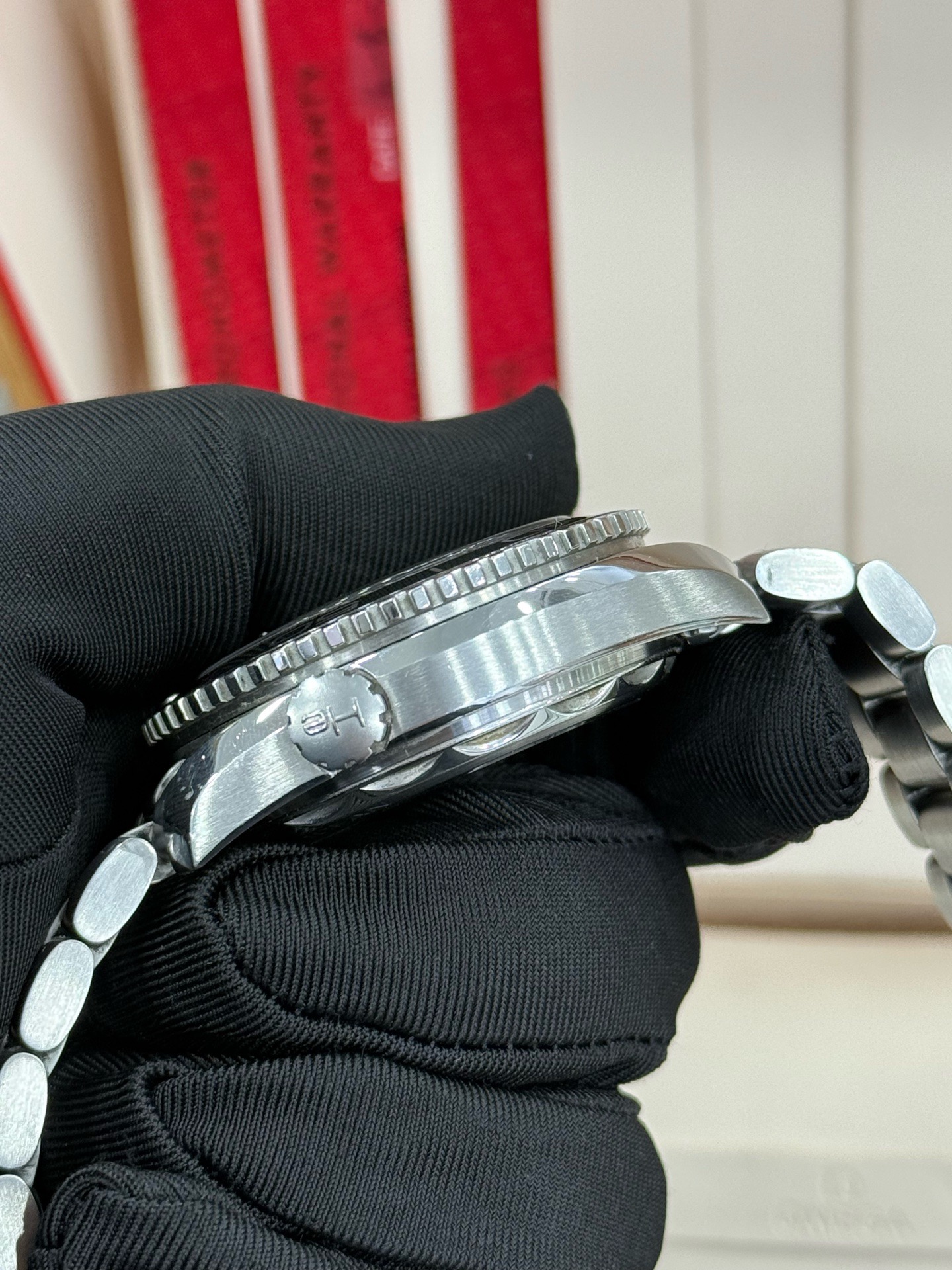 Omega 215.30.44.21.01.002 detail 7