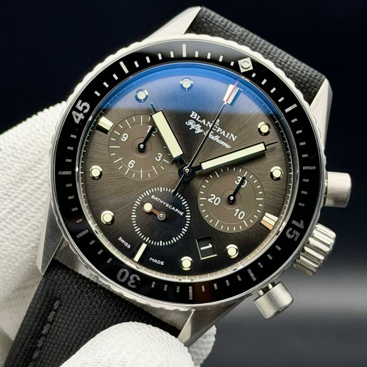 Blancpain 5200-1110-B52A detail 5
